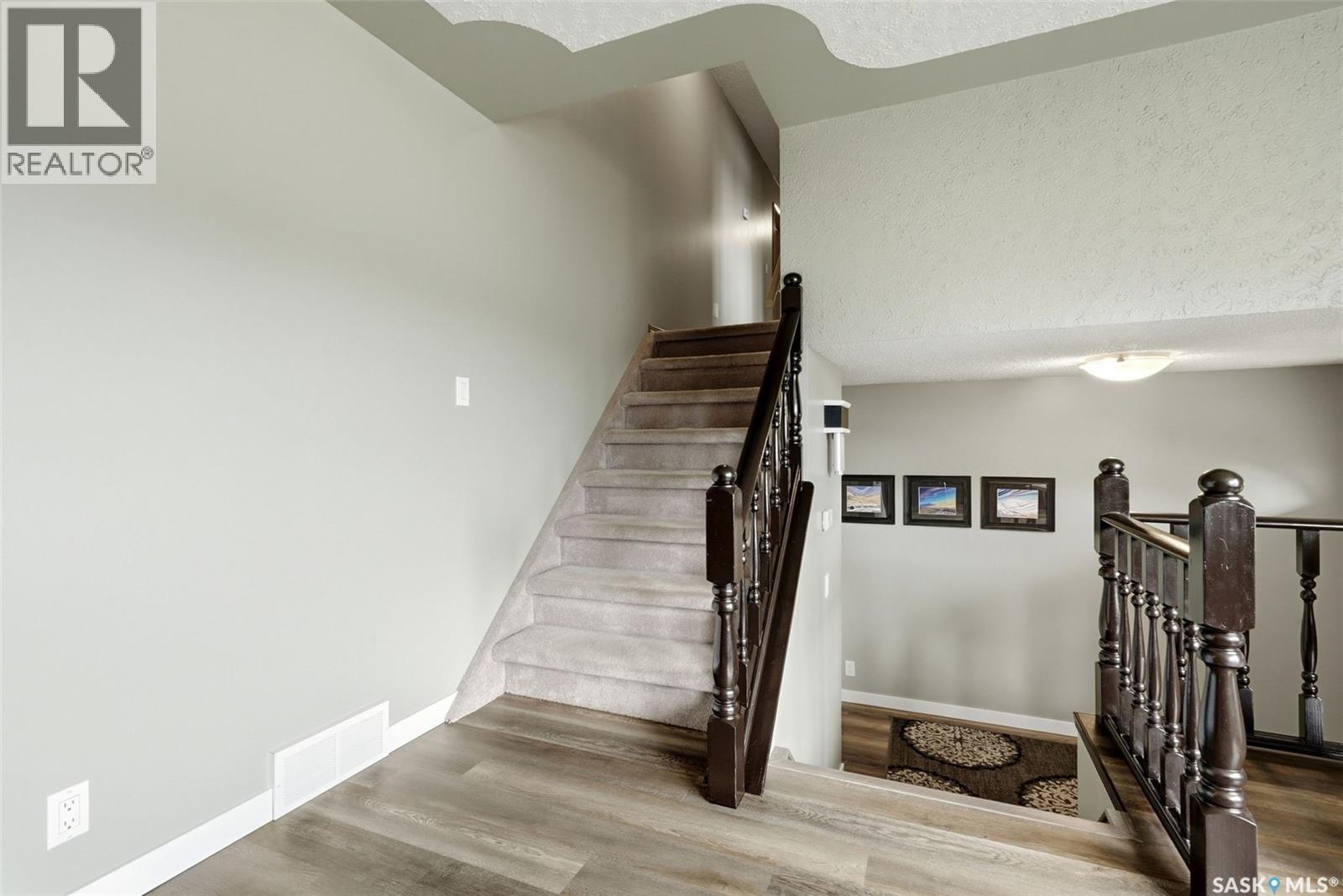 18 Forman Bay, Regina, SK - Indoor Photo Showing Other Room