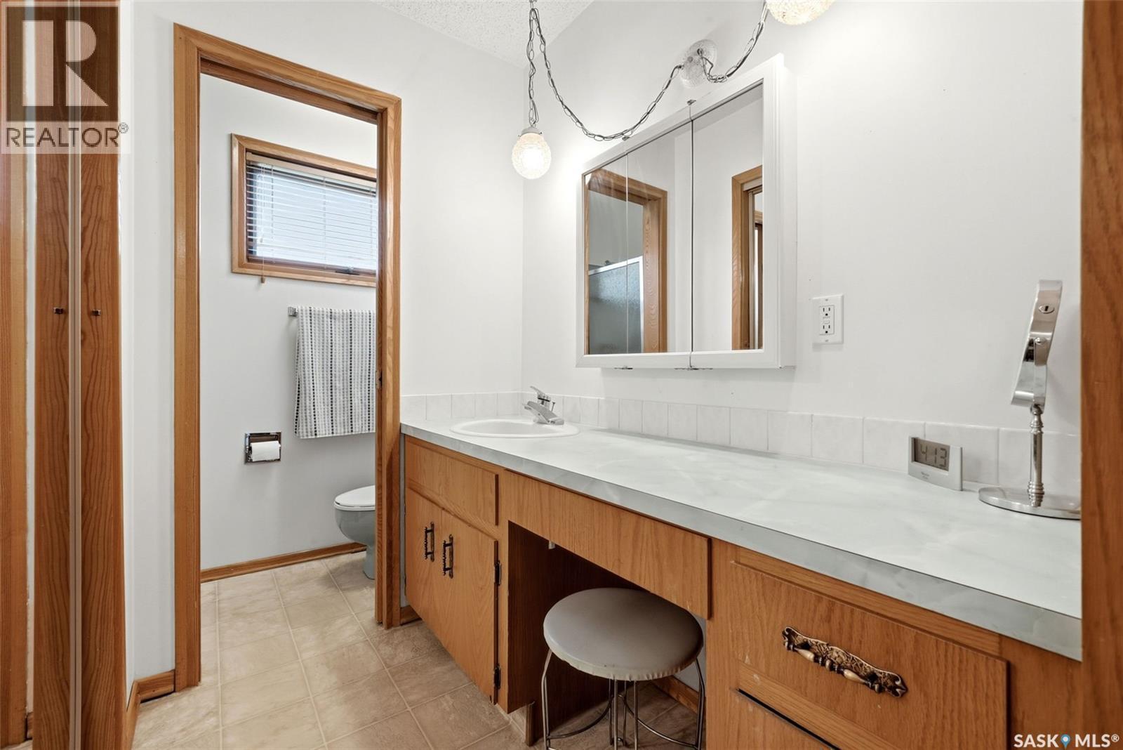 18 Forman Bay, Regina, SK - Indoor Photo Showing Bathroom