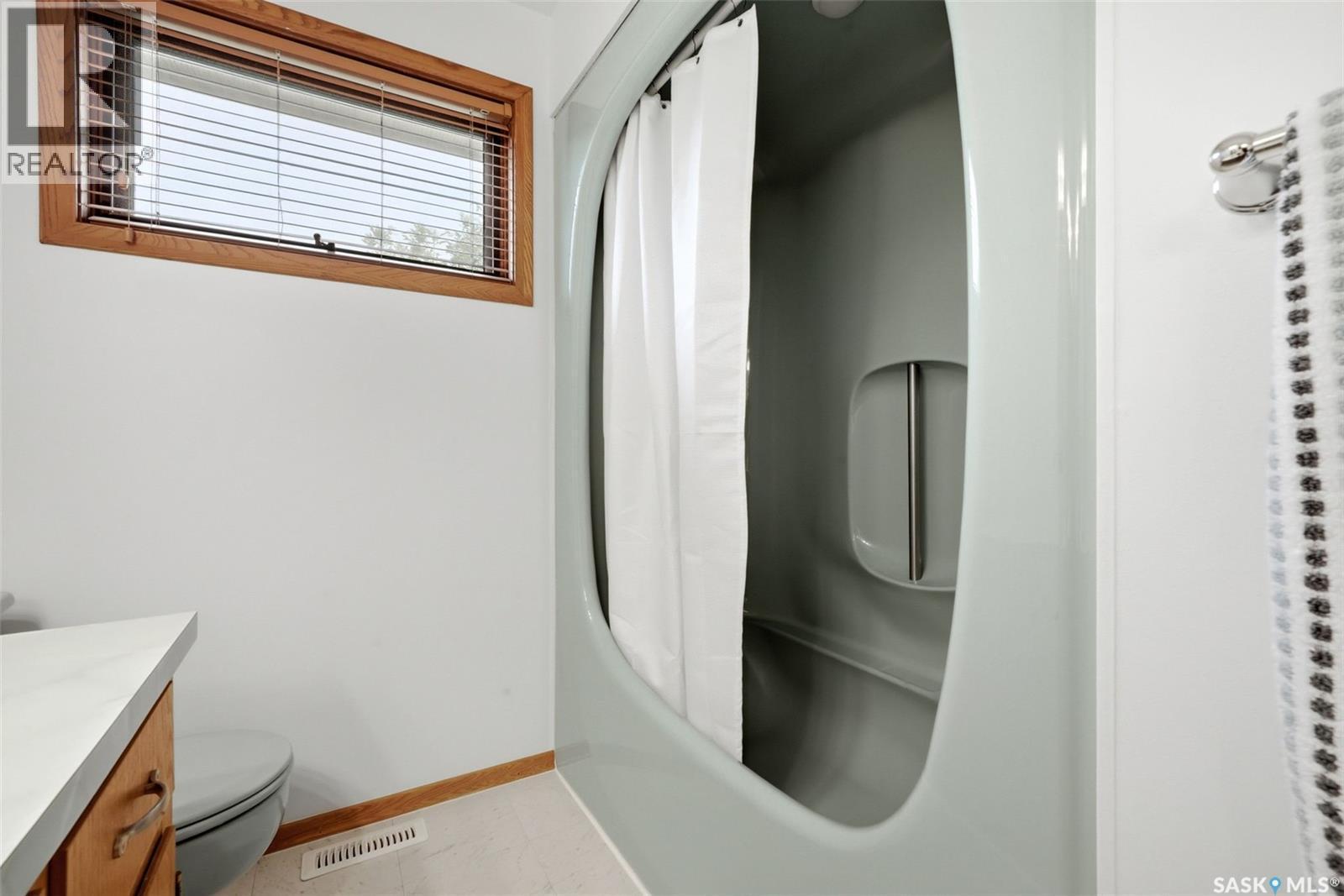 18 Forman Bay, Regina, SK - Indoor