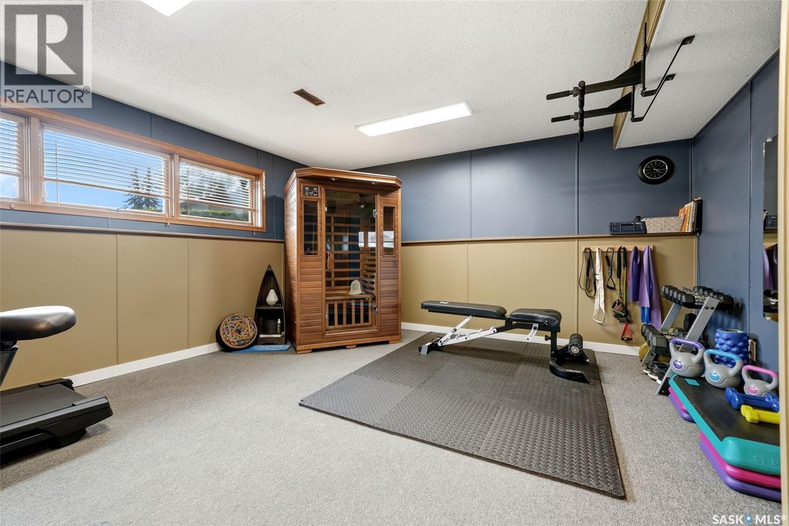 18 Forman Bay, Regina, SK - Indoor Photo Showing Gym Room