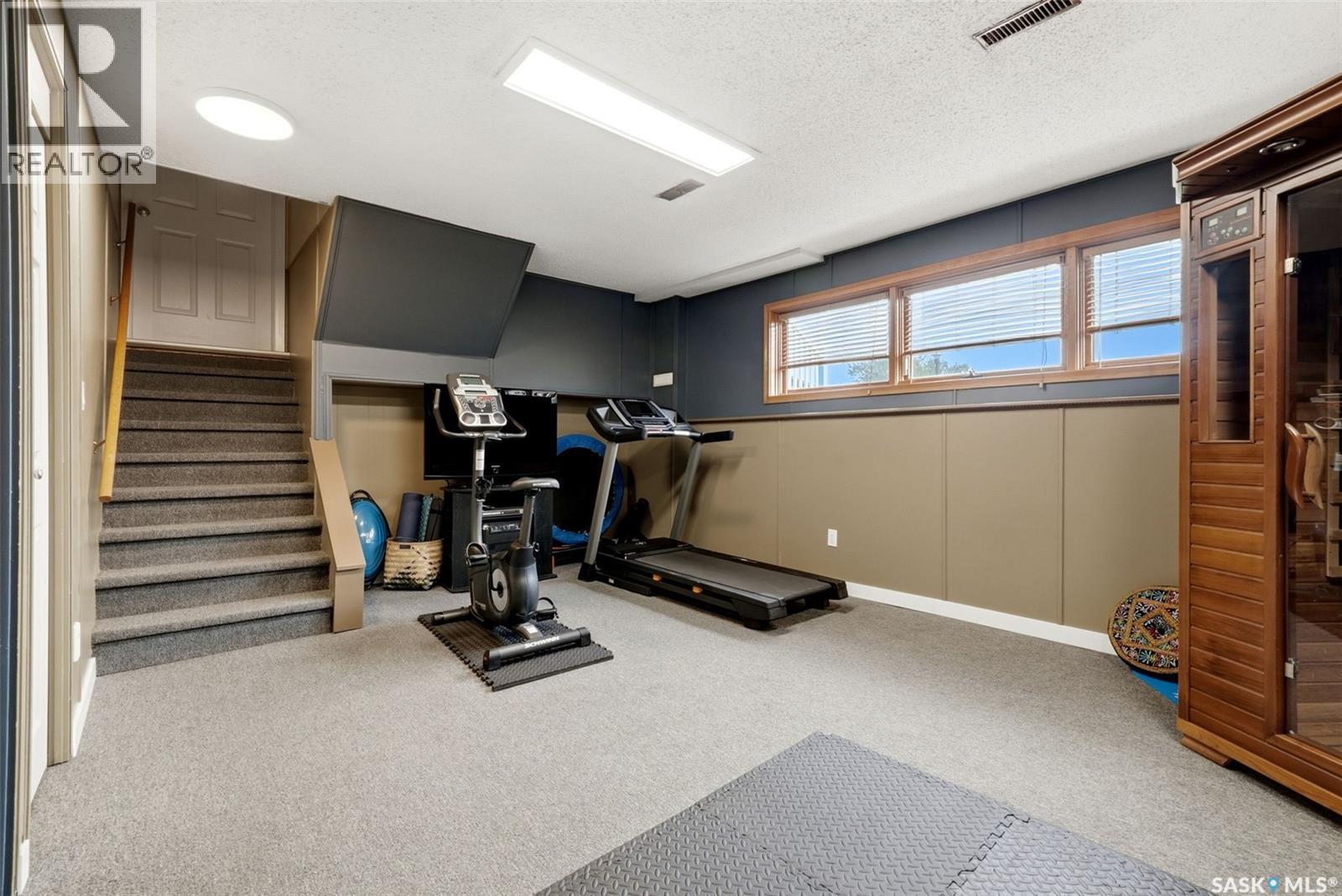 18 Forman Bay, Regina, SK - Indoor Photo Showing Gym Room