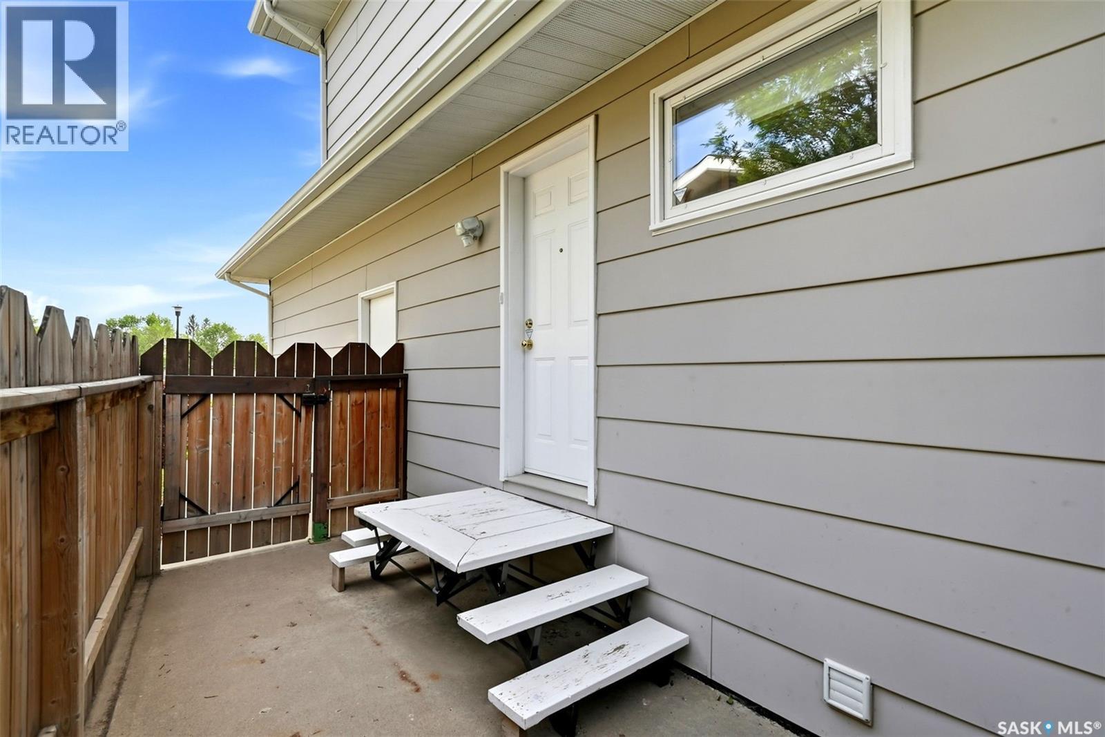 18 Forman Bay, Regina, SK - Outdoor With Exterior