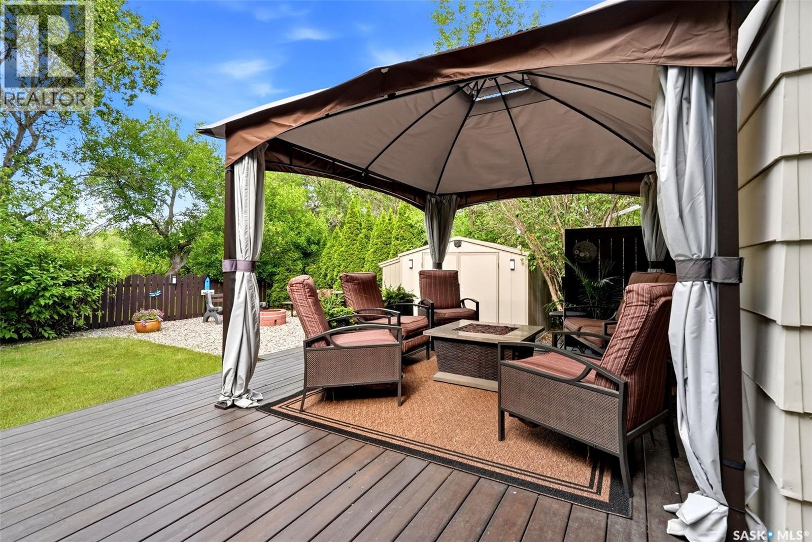 18 Forman Bay, Regina, SK - Outdoor With Deck Patio Veranda With Exterior