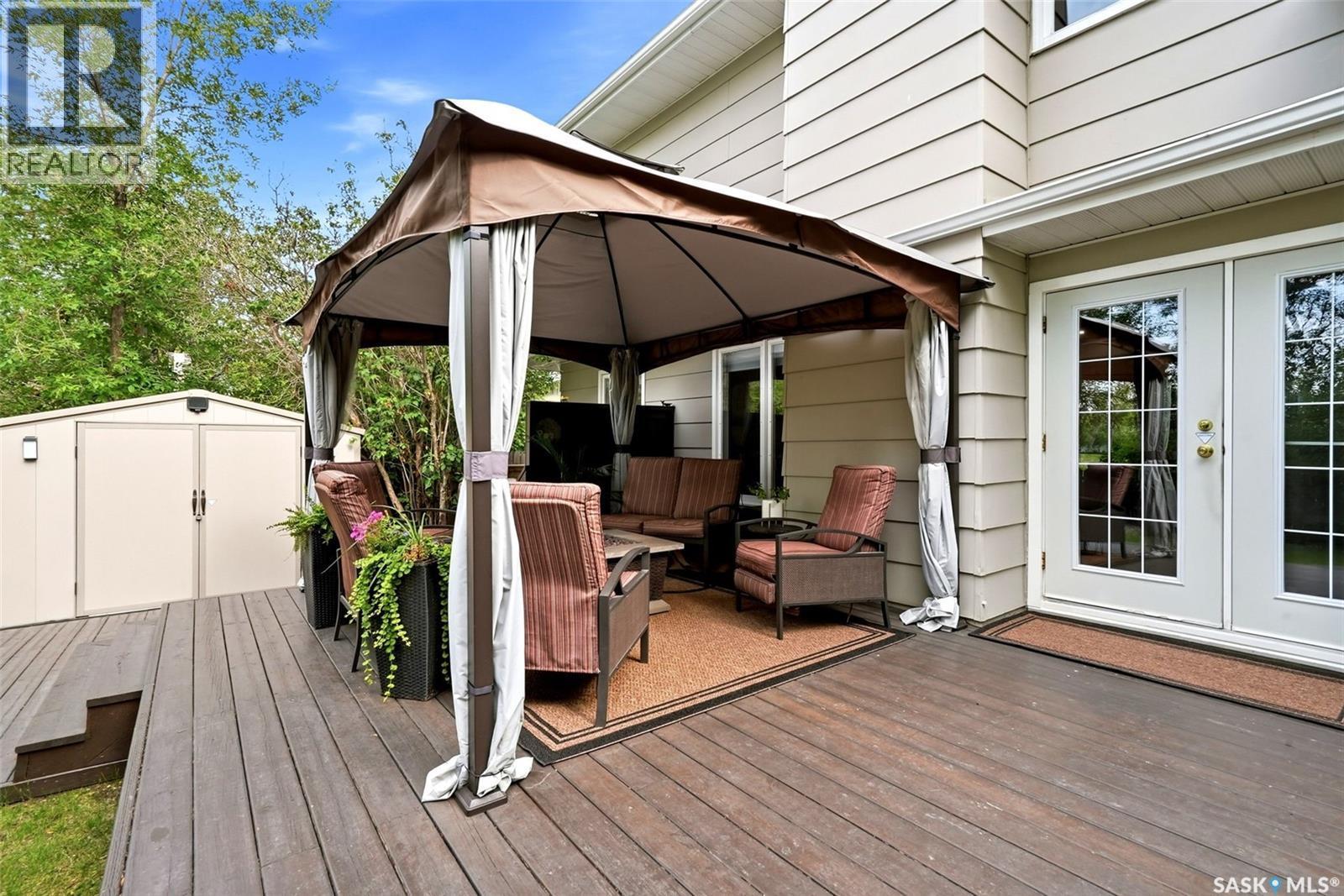 18 Forman Bay, Regina, SK - Outdoor With Deck Patio Veranda With Exterior