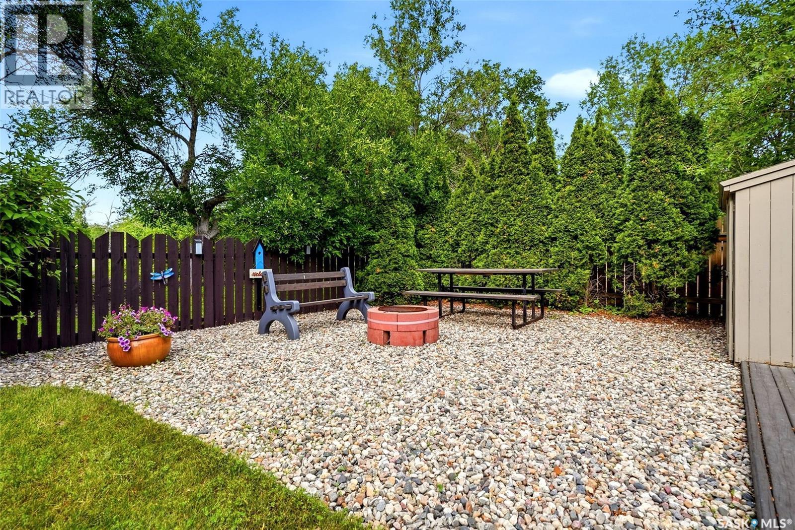 18 Forman Bay, Regina, SK - Outdoor