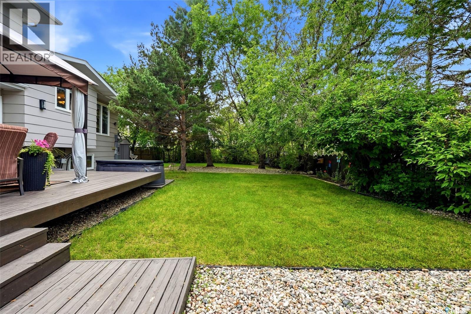18 Forman Bay, Regina, SK - Outdoor With Deck Patio Veranda