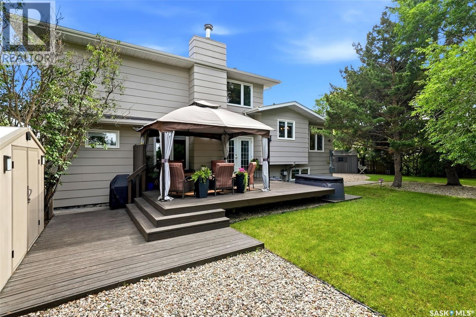 18 Forman Bay, Regina, SK - Outdoor With Deck Patio Veranda