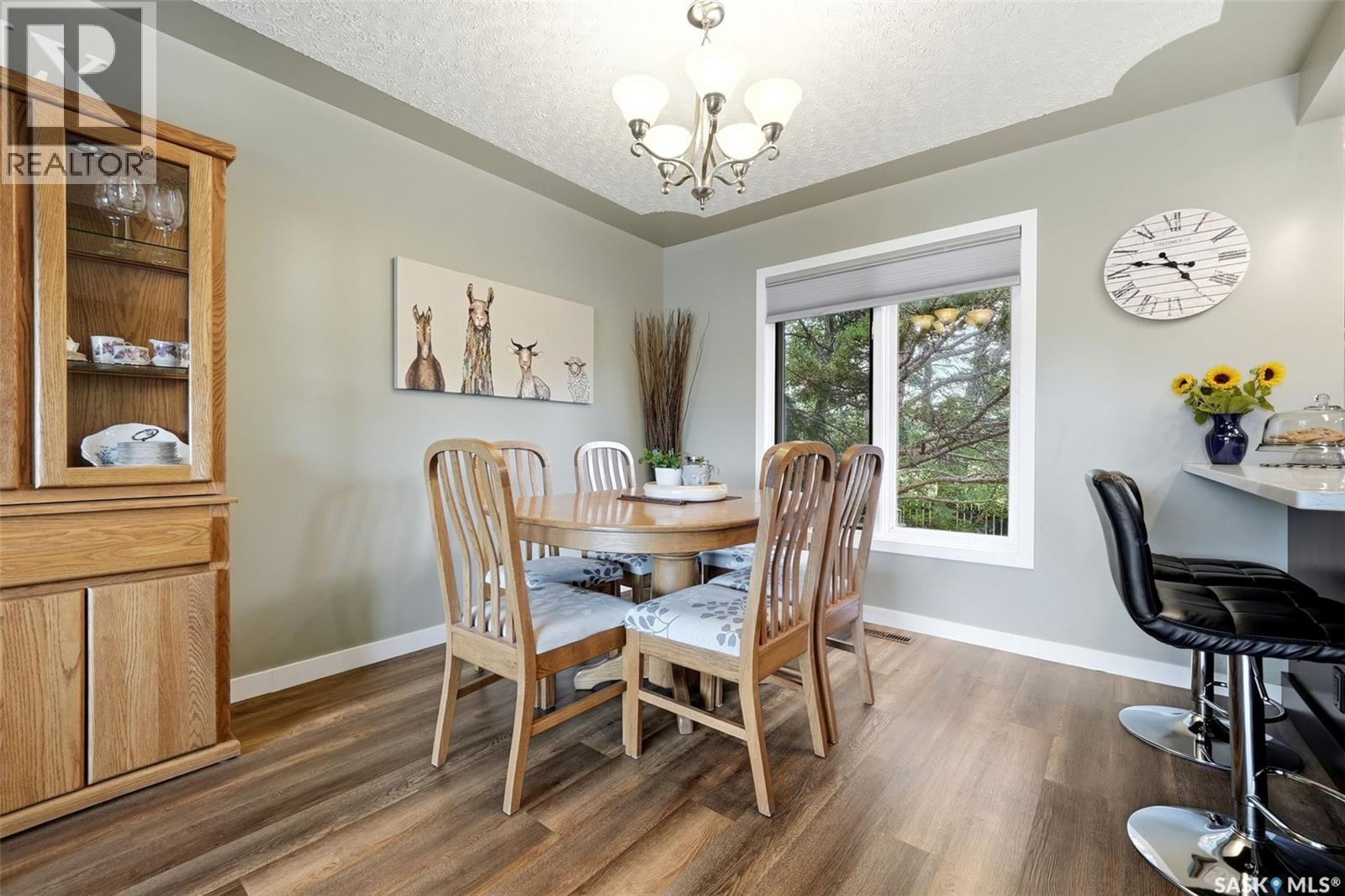 18 Forman Bay, Regina, SK - Indoor Photo Showing Dining Room
