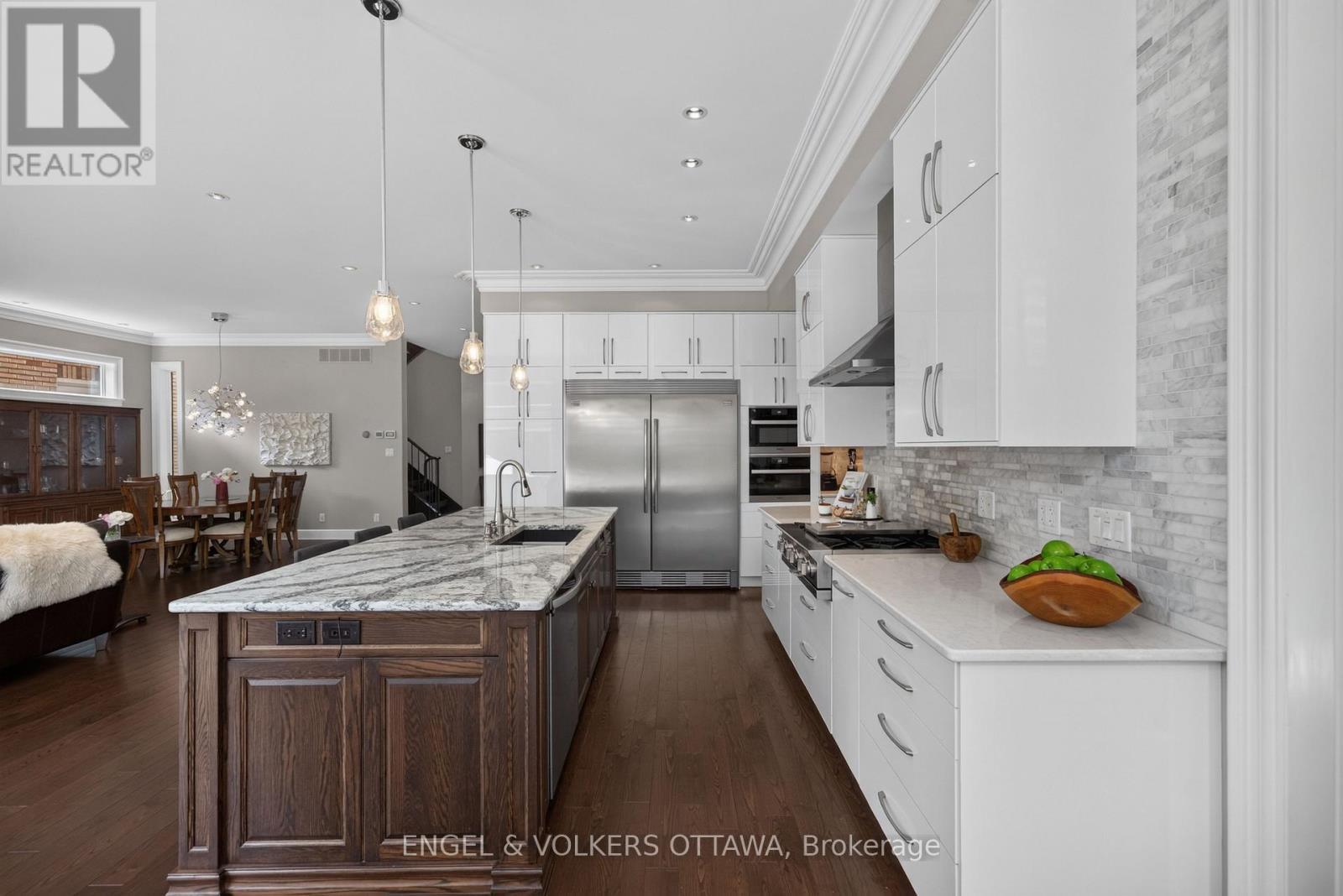 64 Helena Street, Ottawa, ON - Indoor Photo Showing Kitchen With Upgraded Kitchen
