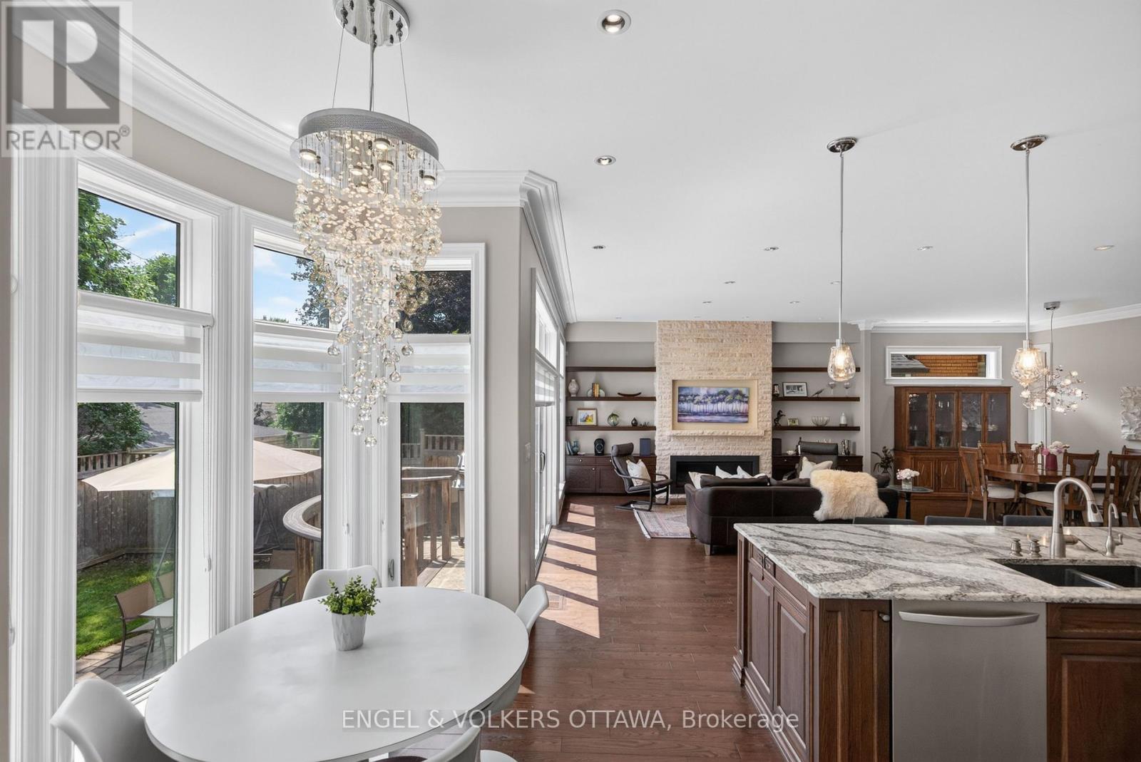 64 Helena Street, Ottawa, ON - Indoor Photo Showing Dining Room