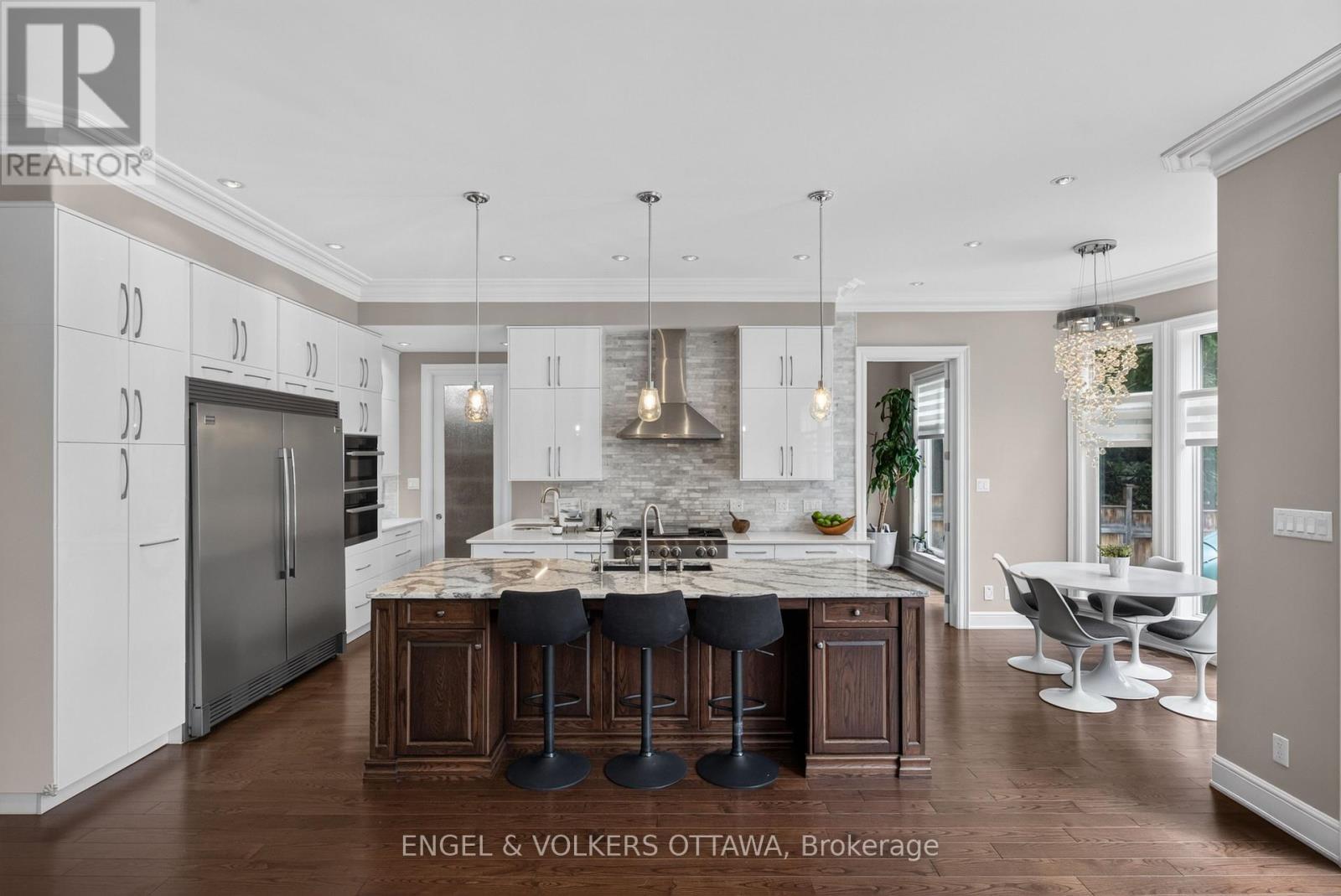 64 Helena Street, Ottawa, ON - Indoor Photo Showing Kitchen With Upgraded Kitchen