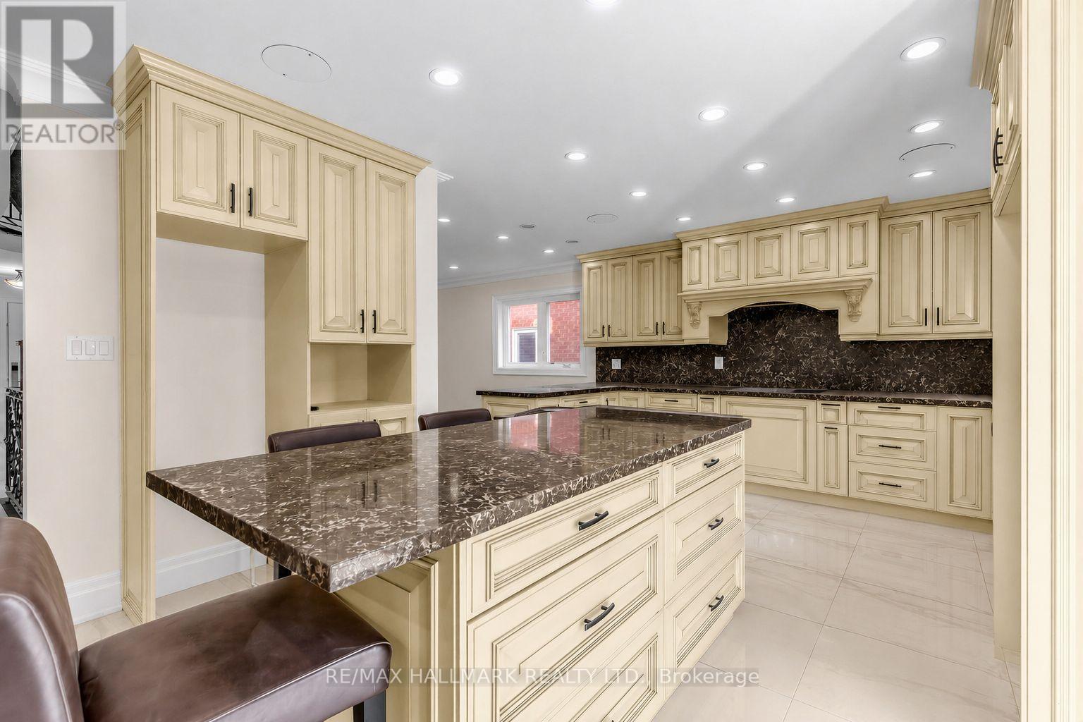 287 Andy Crescent, Vaughan, ON - Indoor Photo Showing Kitchen With Upgraded Kitchen