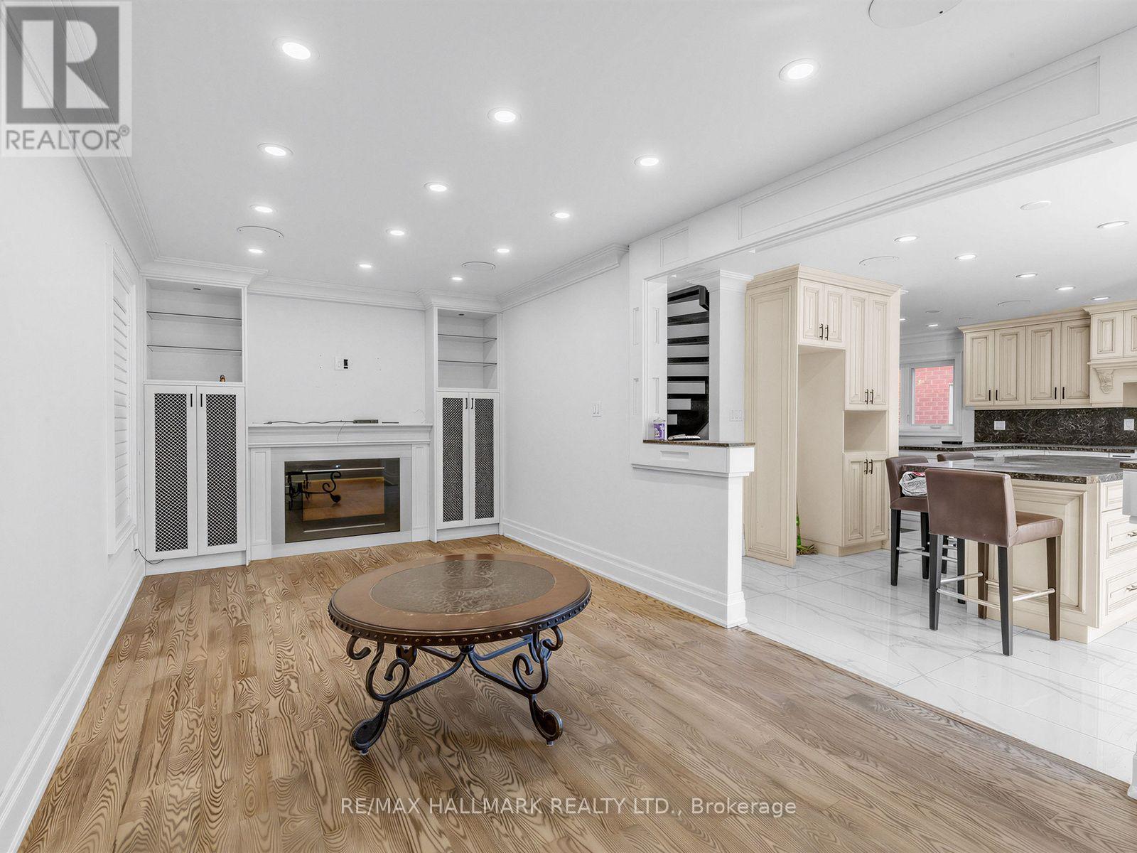 287 Andy Crescent, Vaughan, ON - Indoor With Fireplace