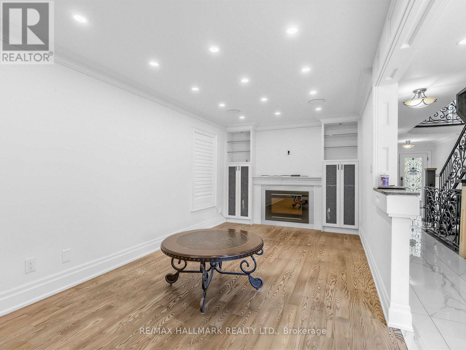 287 Andy Crescent, Vaughan, ON - Indoor With Fireplace