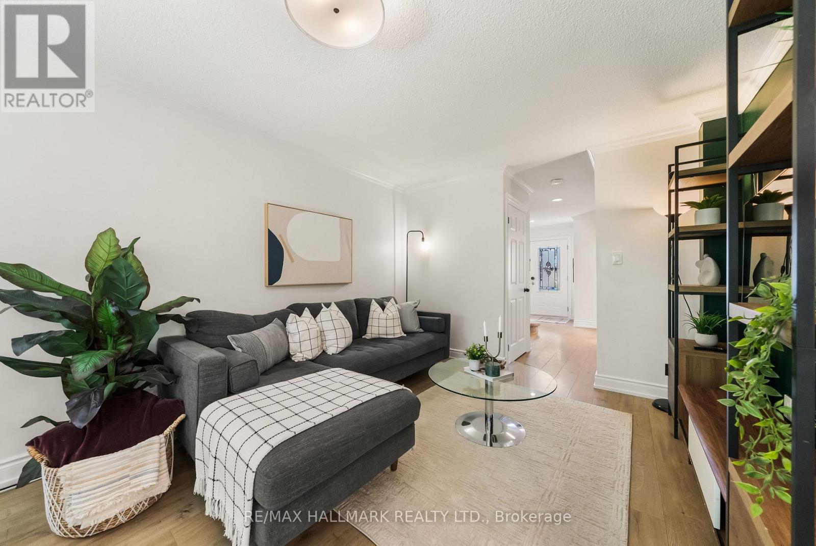 71 Bishop Crescent, Markham, ON - Indoor Photo Showing Living Room