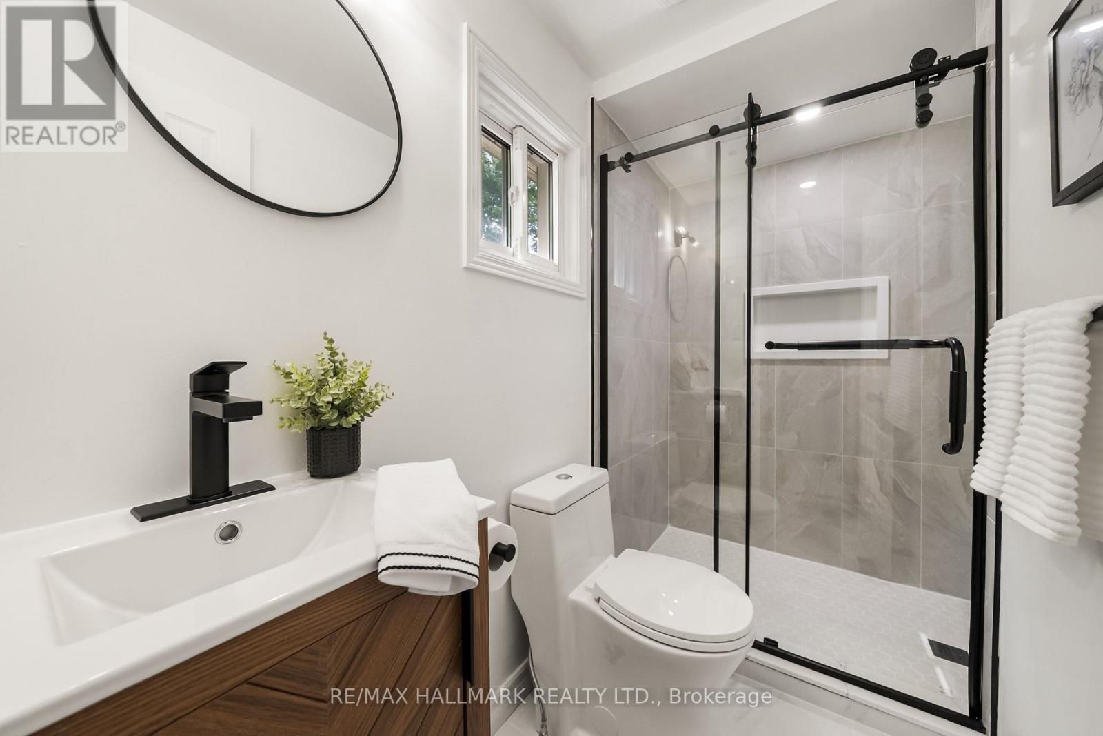 71 Bishop Crescent, Markham, ON - Indoor Photo Showing Bathroom