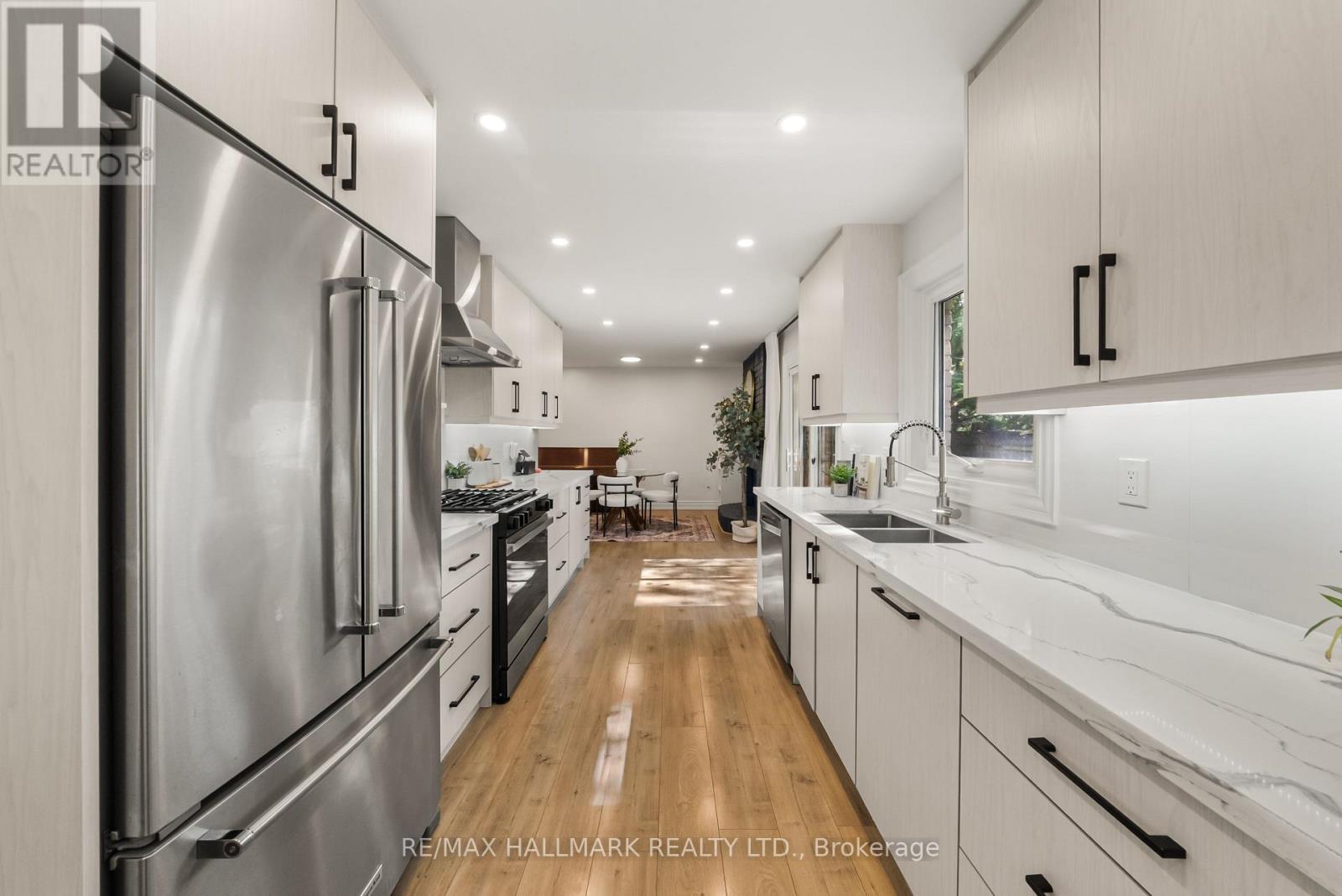 71 Bishop Crescent, Markham, ON - Indoor Photo Showing Kitchen With Stainless Steel Kitchen With Double Sink With Upgraded Kitchen