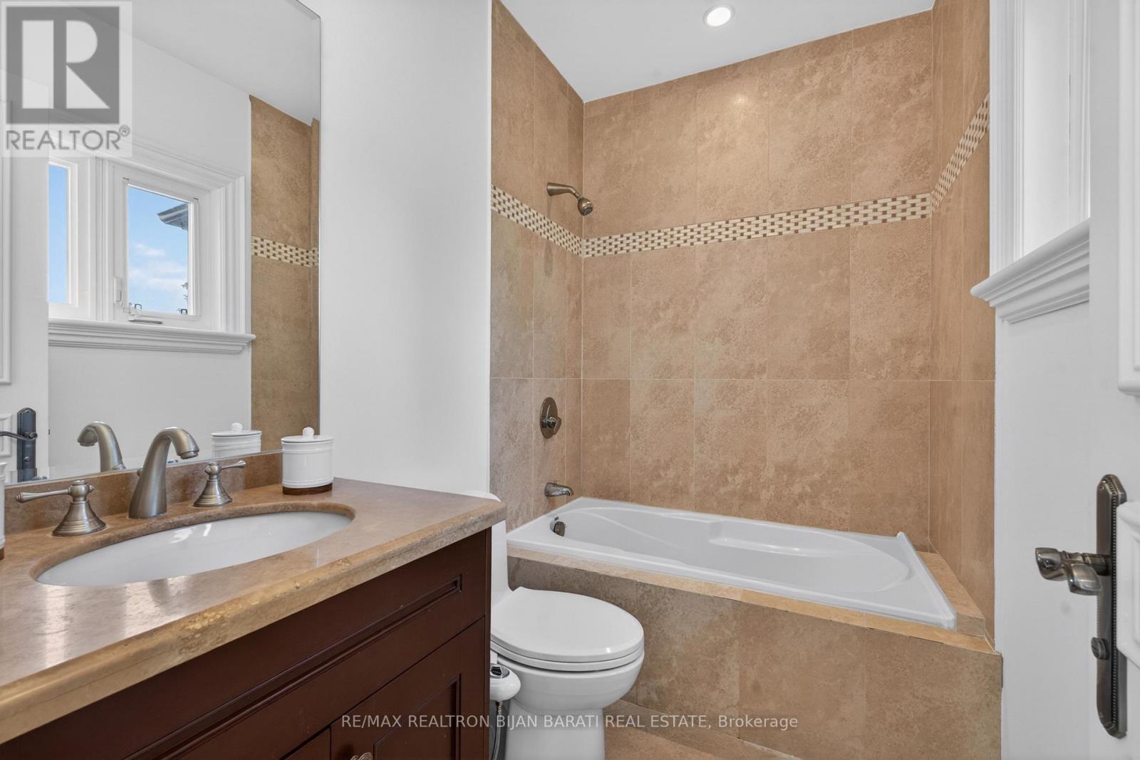 291 Byng Avenue, Toronto, ON - Indoor Photo Showing Bathroom