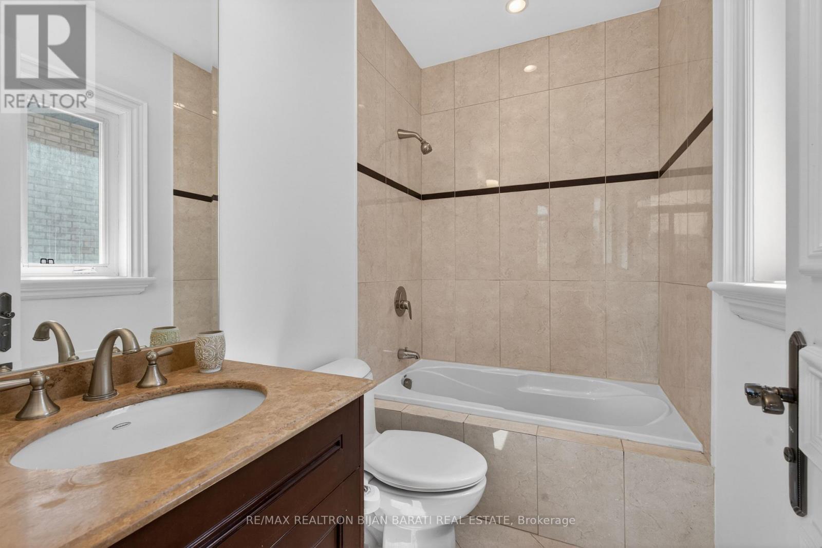 291 Byng Avenue, Toronto, ON - Indoor Photo Showing Bathroom