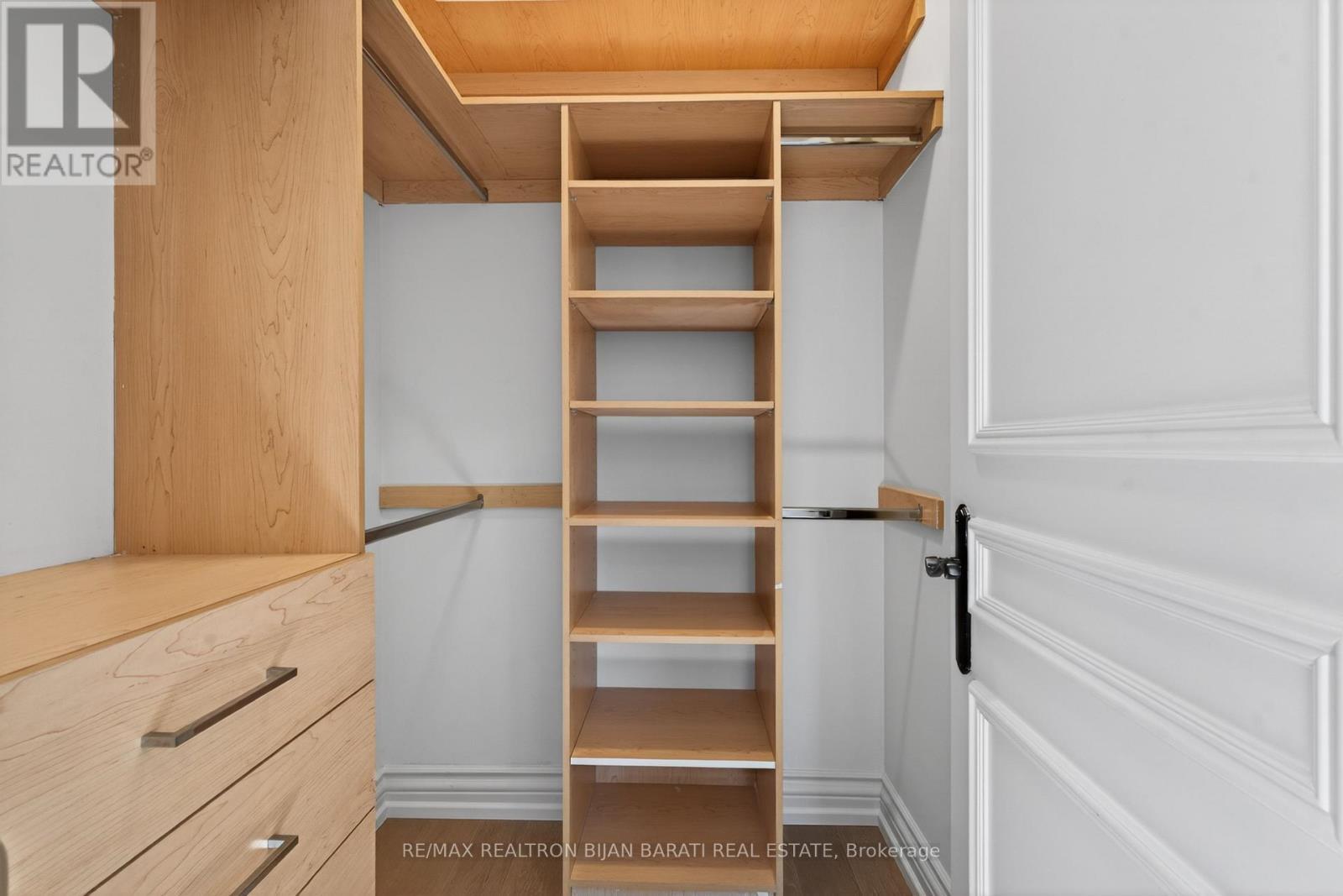 291 Byng Avenue, Toronto, ON - Indoor With Storage