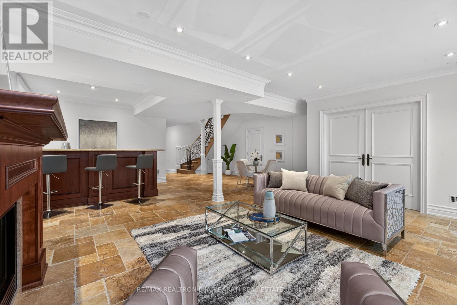 291 Byng Avenue, Toronto, ON - Indoor Photo Showing Living Room