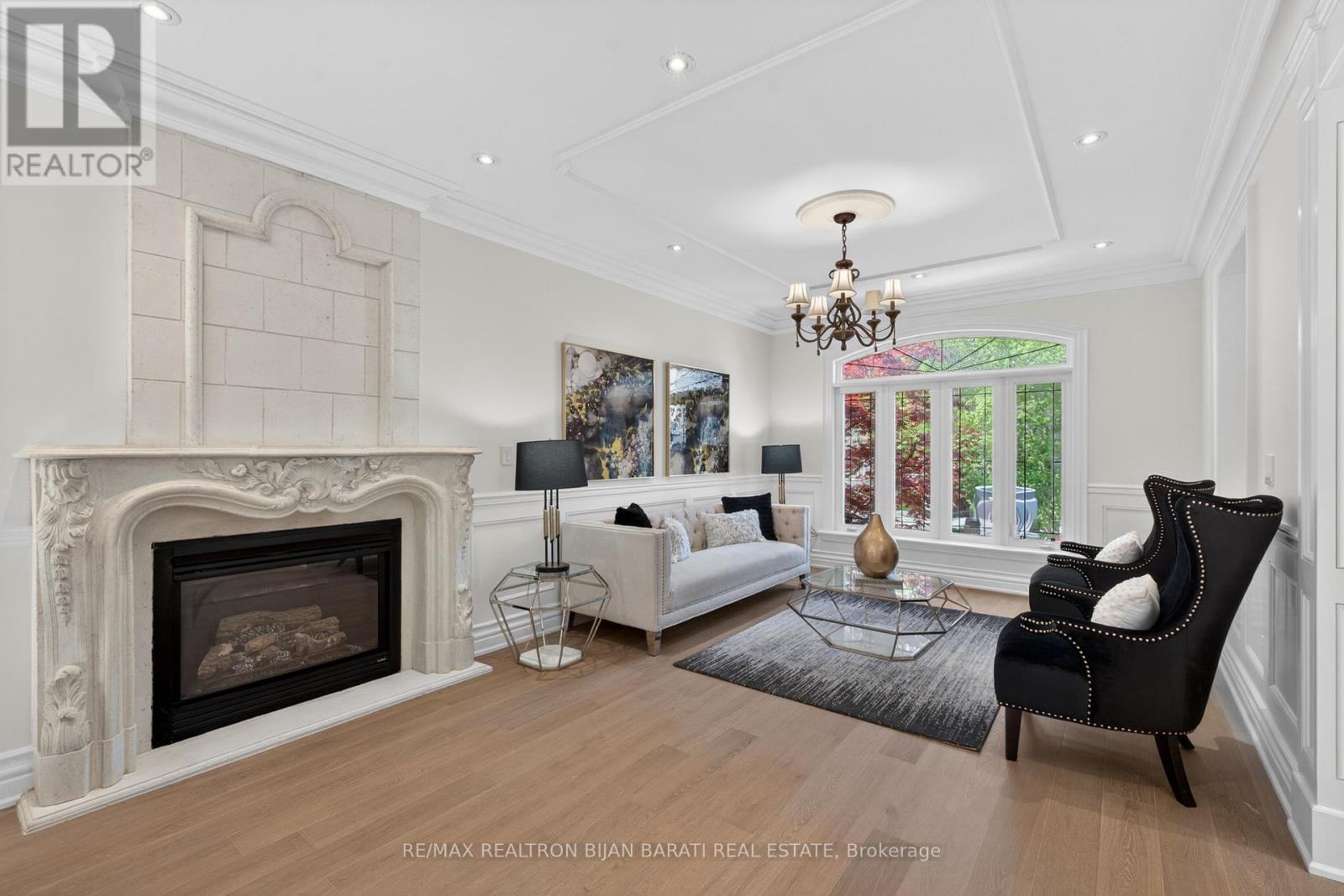291 Byng Avenue, Toronto, ON - Indoor Photo Showing Living Room With Fireplace