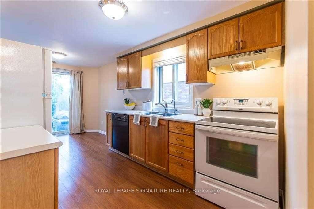 426 Downsview Place, Waterloo, ON - Indoor Photo Showing Kitchen With Double Sink
