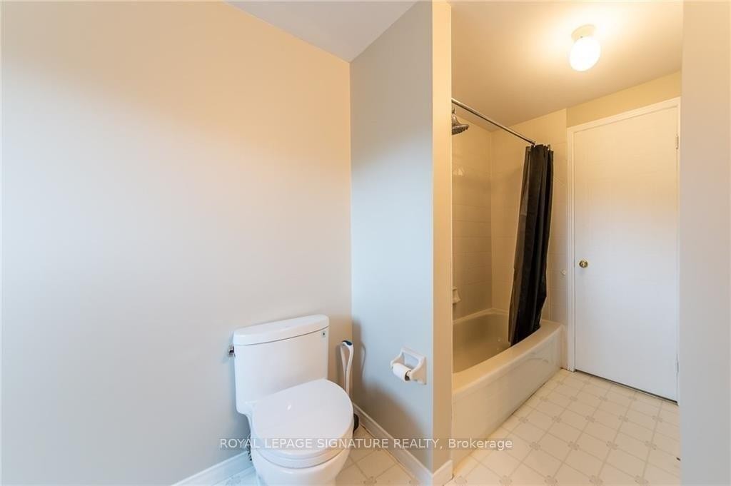 426 Downsview Place, Waterloo, ON - Indoor Photo Showing Bathroom