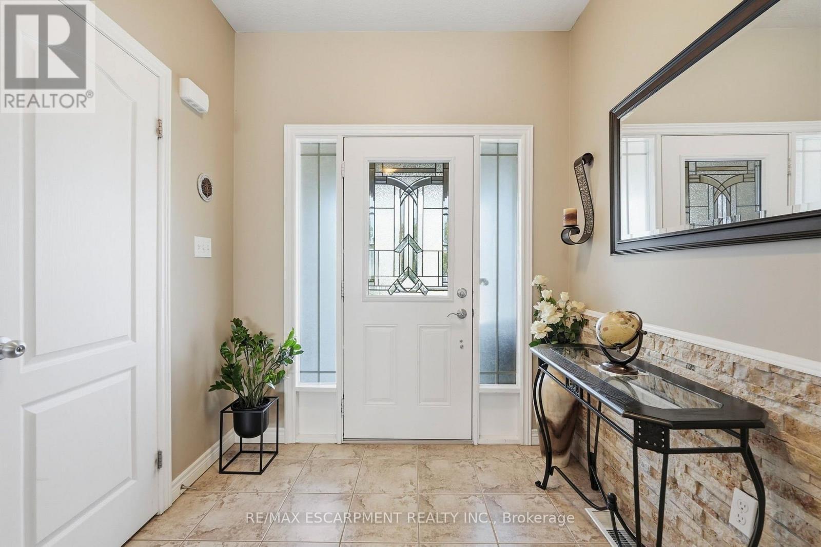 1332 Baseline Road, Hamilton, ON - Indoor Photo Showing Other Room
