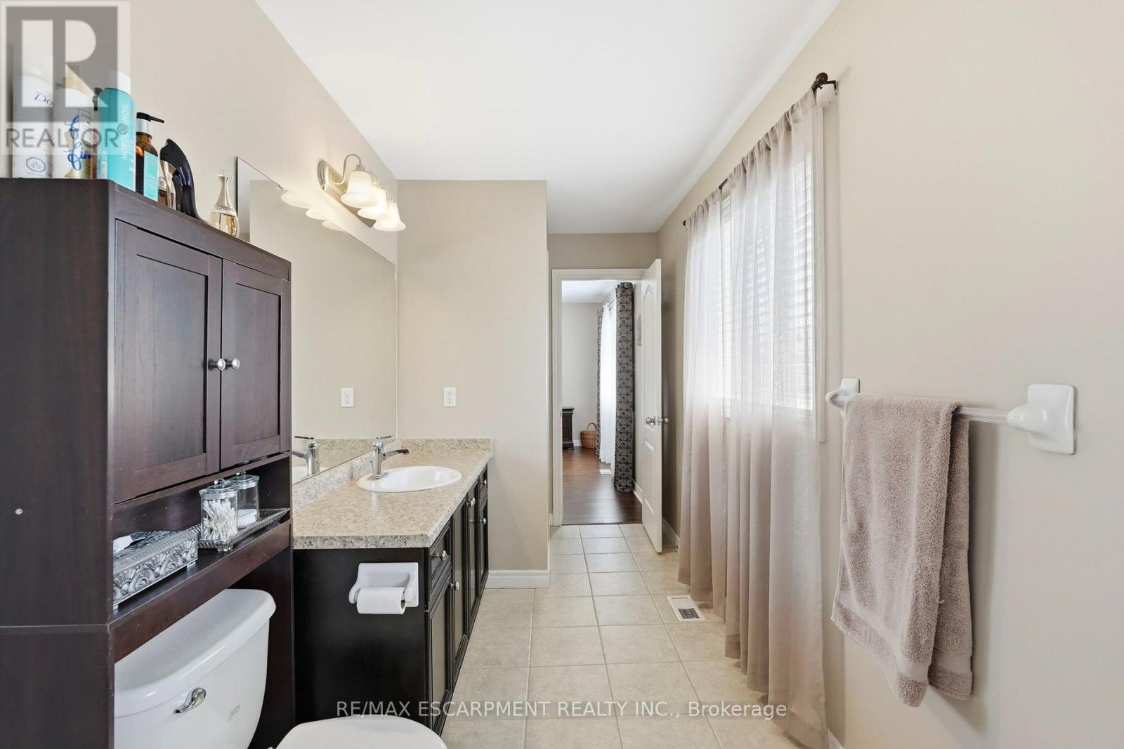 1332 Baseline Road, Hamilton, ON - Indoor Photo Showing Bathroom