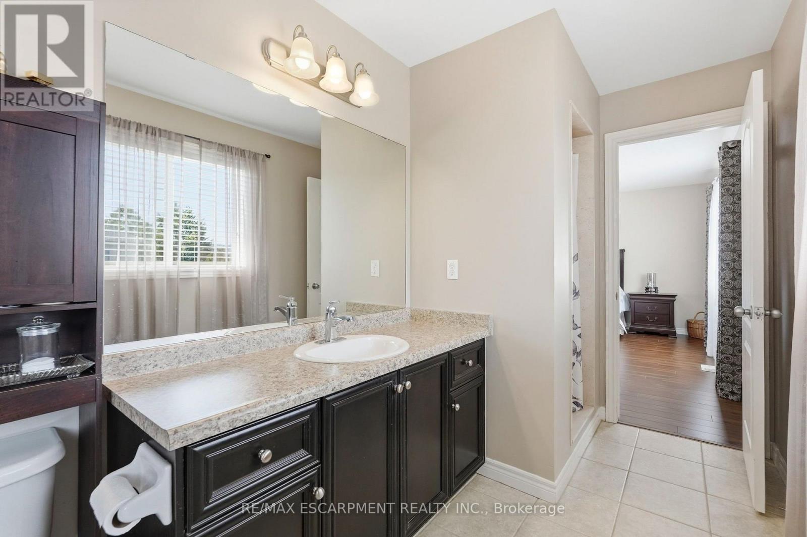 1332 Baseline Road, Hamilton, ON - Indoor Photo Showing Bathroom