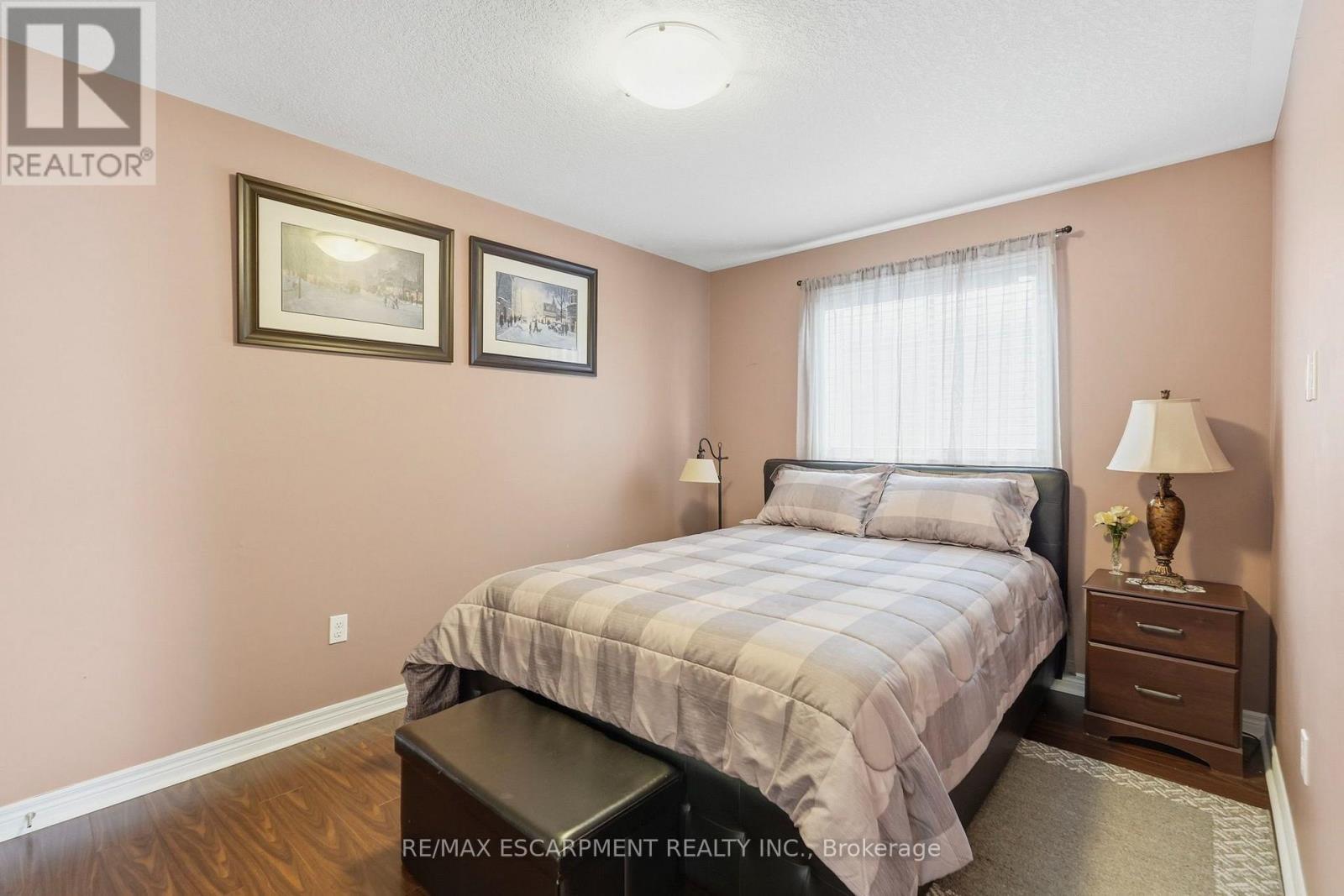 1332 Baseline Road, Hamilton, ON - Indoor Photo Showing Bedroom