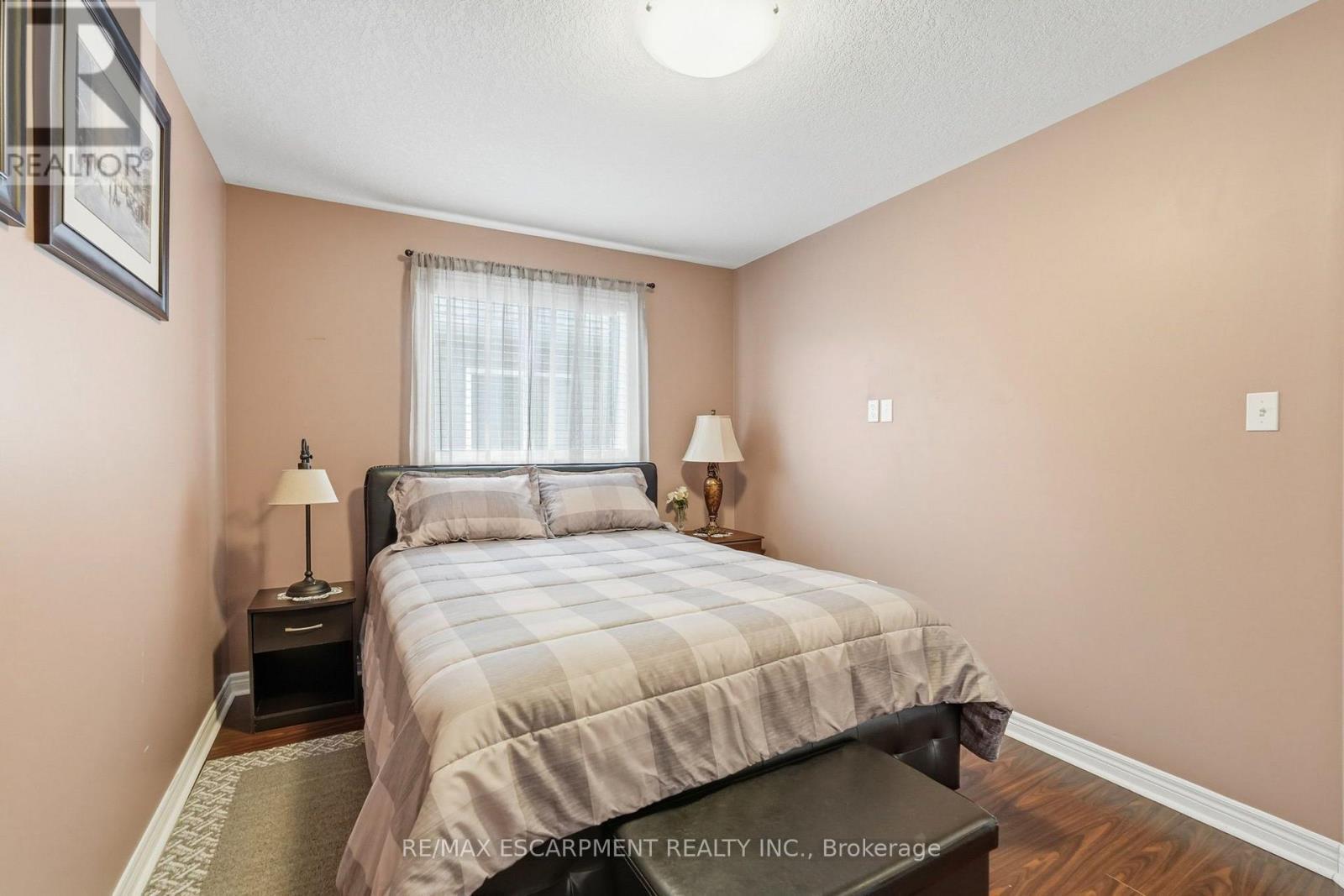 1332 Baseline Road, Hamilton, ON - Indoor Photo Showing Bedroom