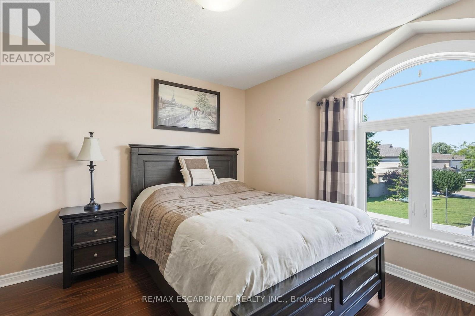 1332 Baseline Road, Hamilton, ON - Indoor Photo Showing Bedroom