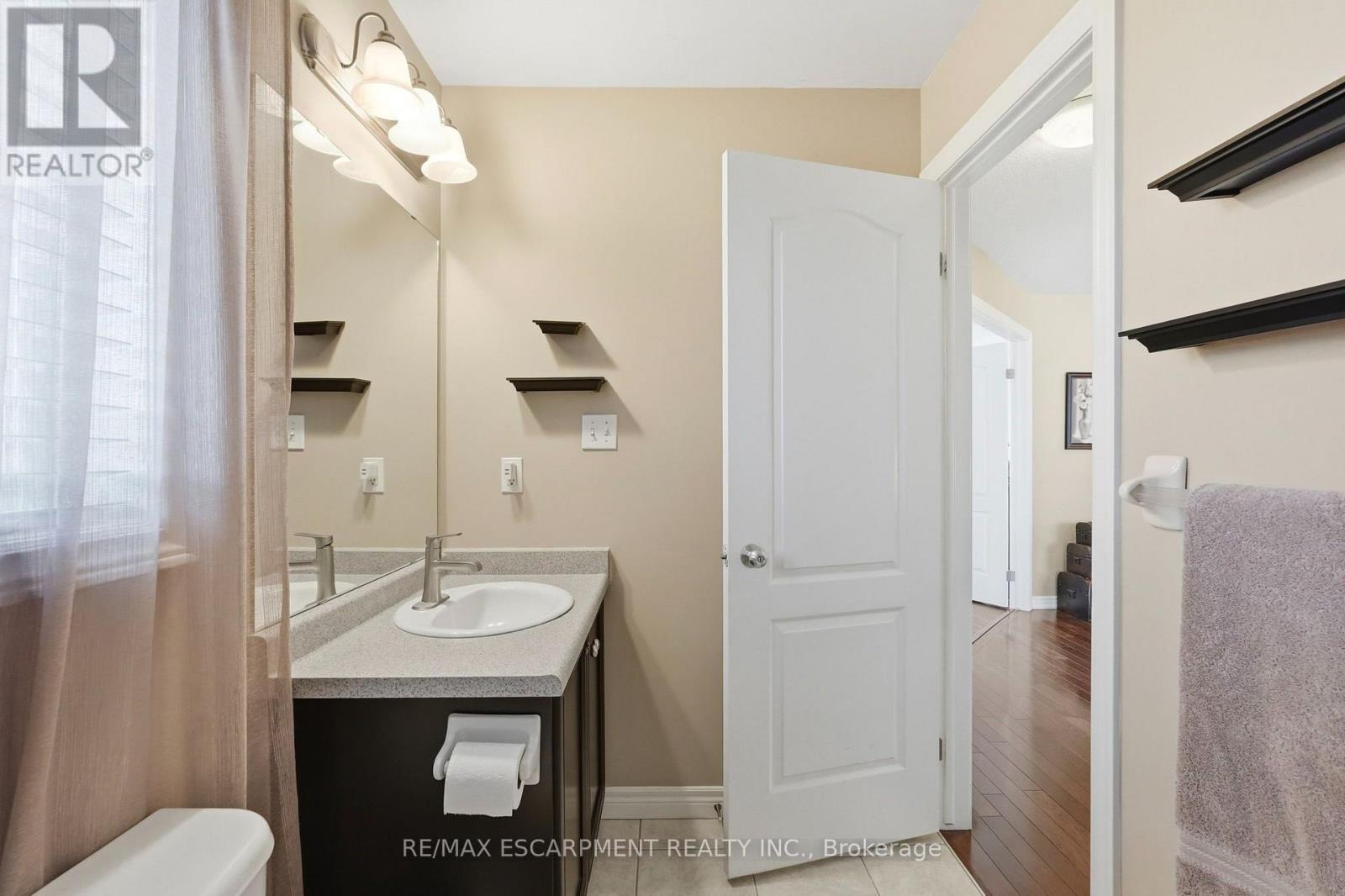 1332 Baseline Road, Hamilton, ON - Indoor Photo Showing Bathroom