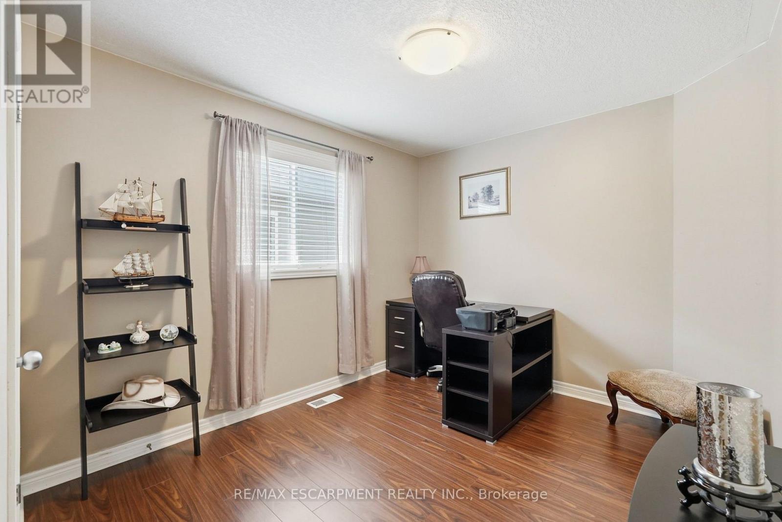 1332 Baseline Road, Hamilton, ON - Indoor