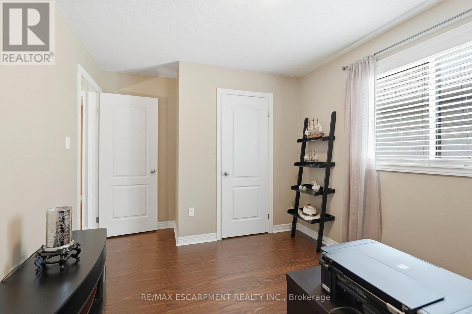 1332 Baseline Road, Hamilton, ON - Indoor