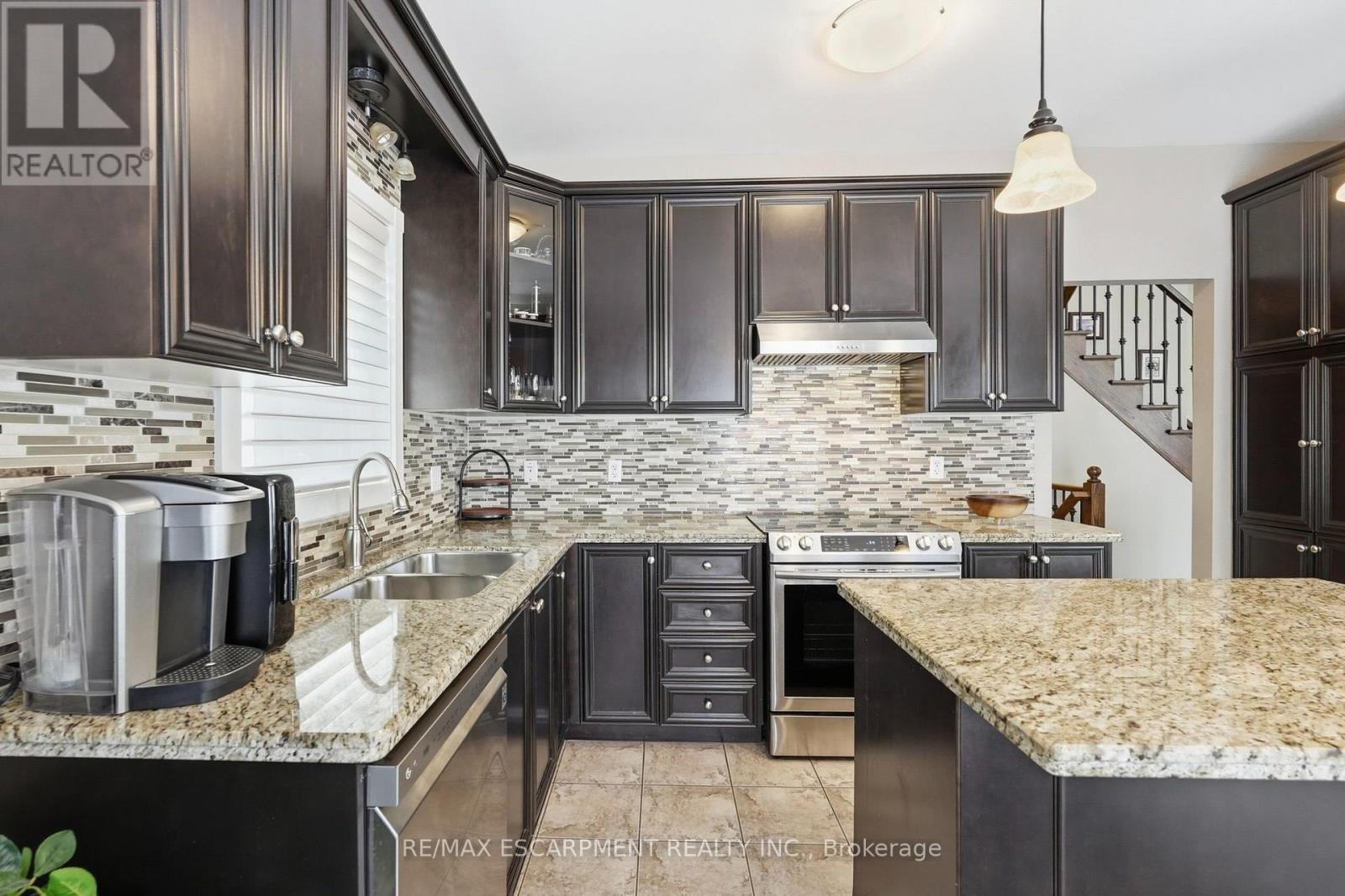 1332 Baseline Road, Hamilton, ON - Indoor Photo Showing Kitchen With Double Sink With Upgraded Kitchen