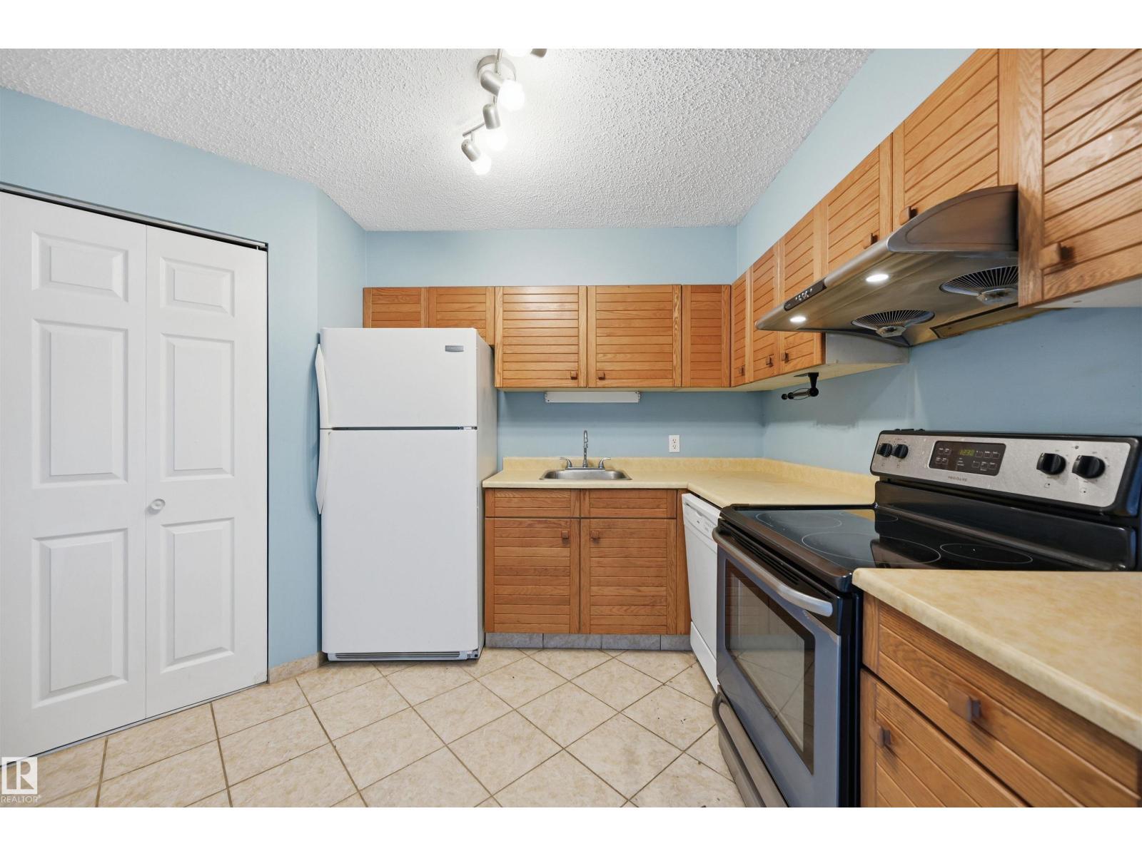 #1101 10149 Saskatchewan Dr Nw, Edmonton, AB - Indoor Photo Showing Kitchen