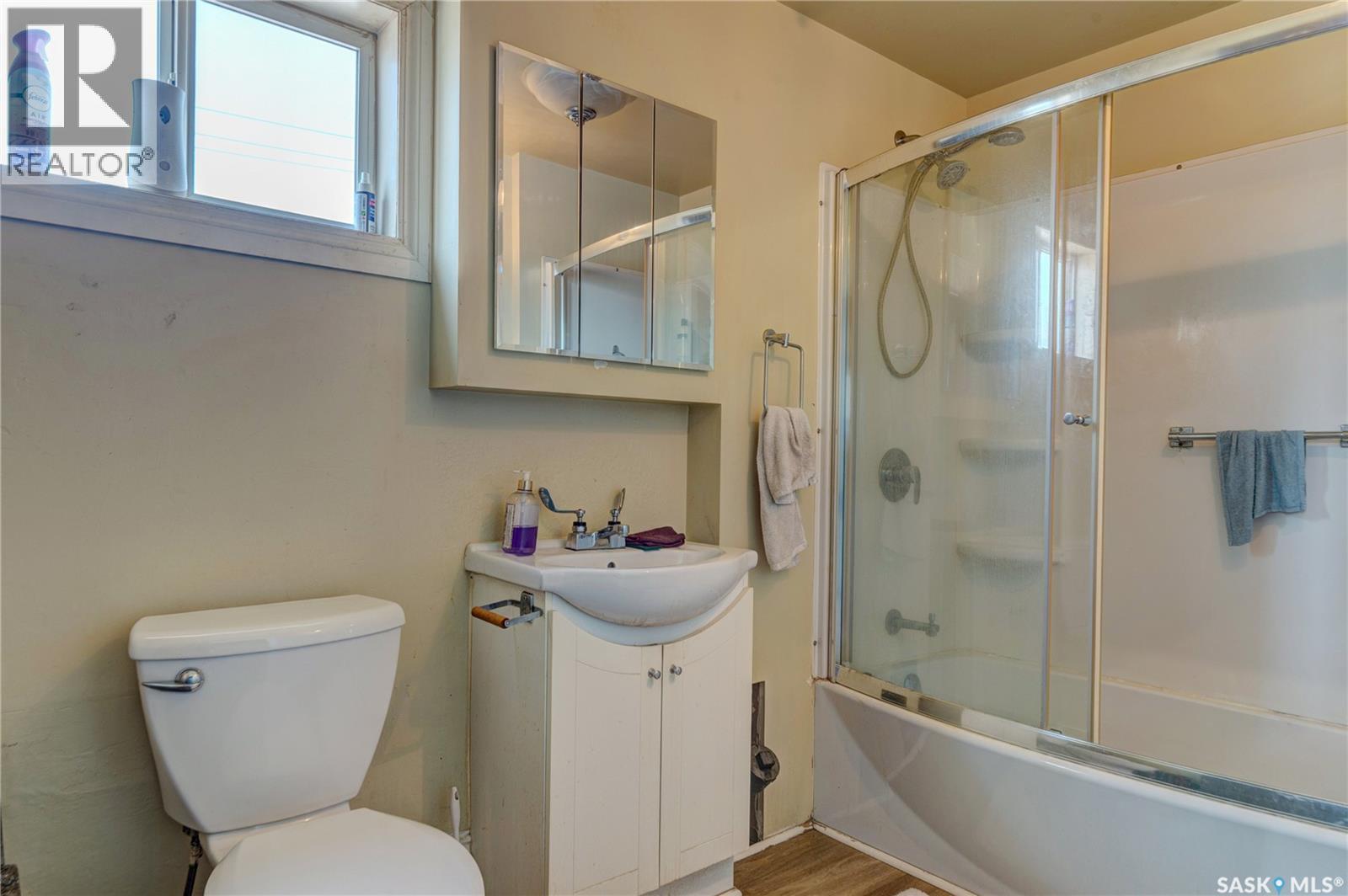1713 St John Street, Regina, SK - Indoor Photo Showing Bathroom