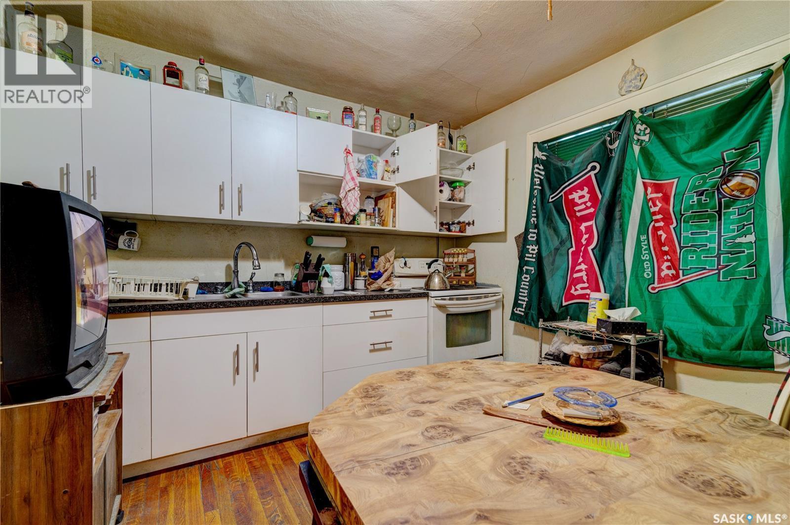 1713 St John Street, Regina, SK - Indoor Photo Showing Kitchen