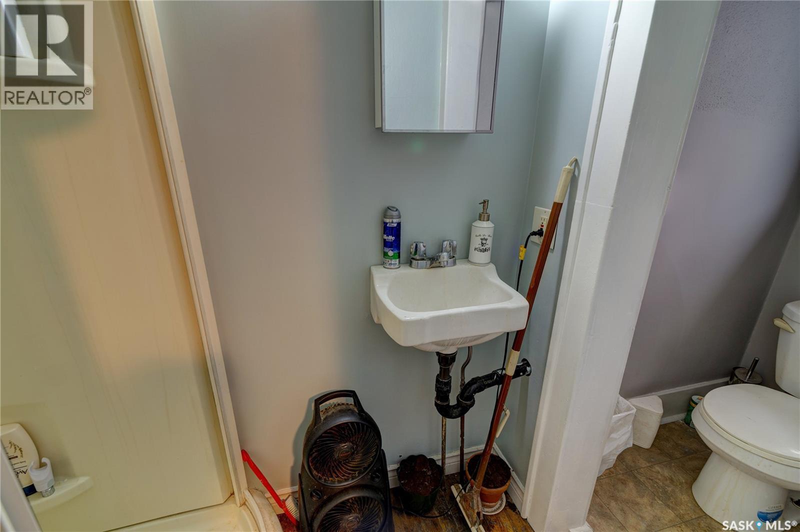 1713 St John Street, Regina, SK - Indoor Photo Showing Bathroom