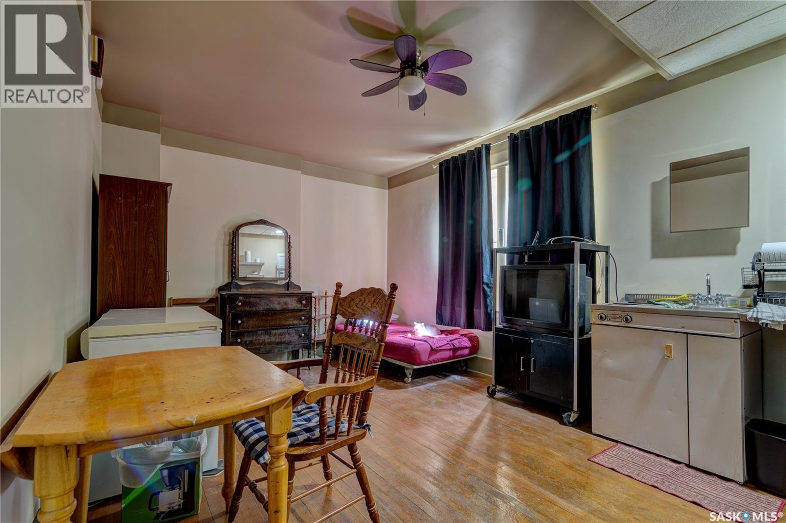 1713 St John Street, Regina, SK - Indoor