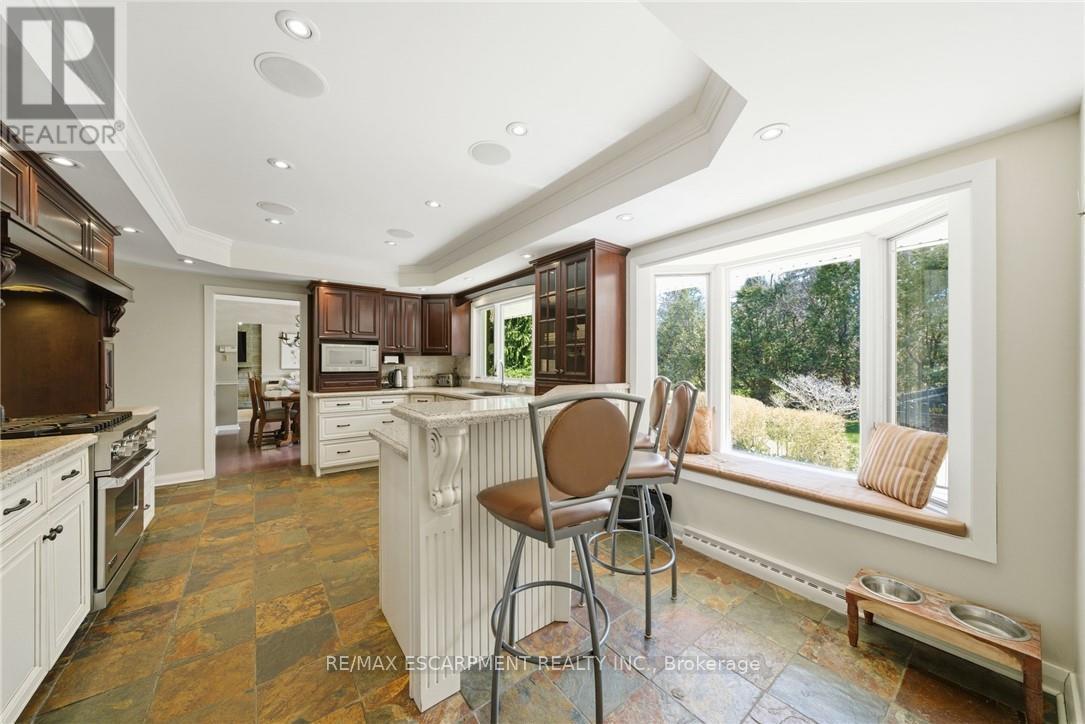 6 Summit Circle, Norfolk, ON - Indoor Photo Showing Kitchen