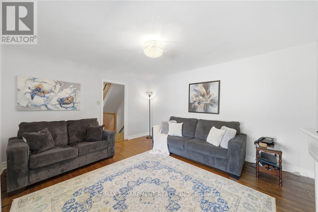 6 Summit Circle, Norfolk, ON - Indoor Photo Showing Living Room