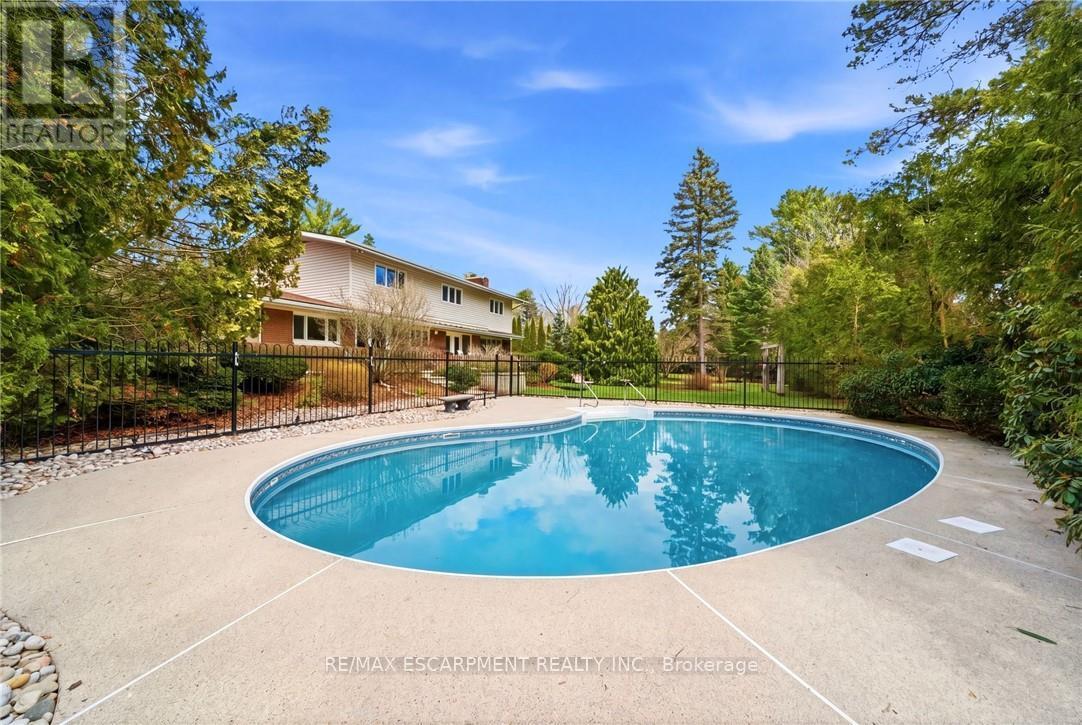 6 Summit Circle, Norfolk, ON - Outdoor With In Ground Pool With Backyard