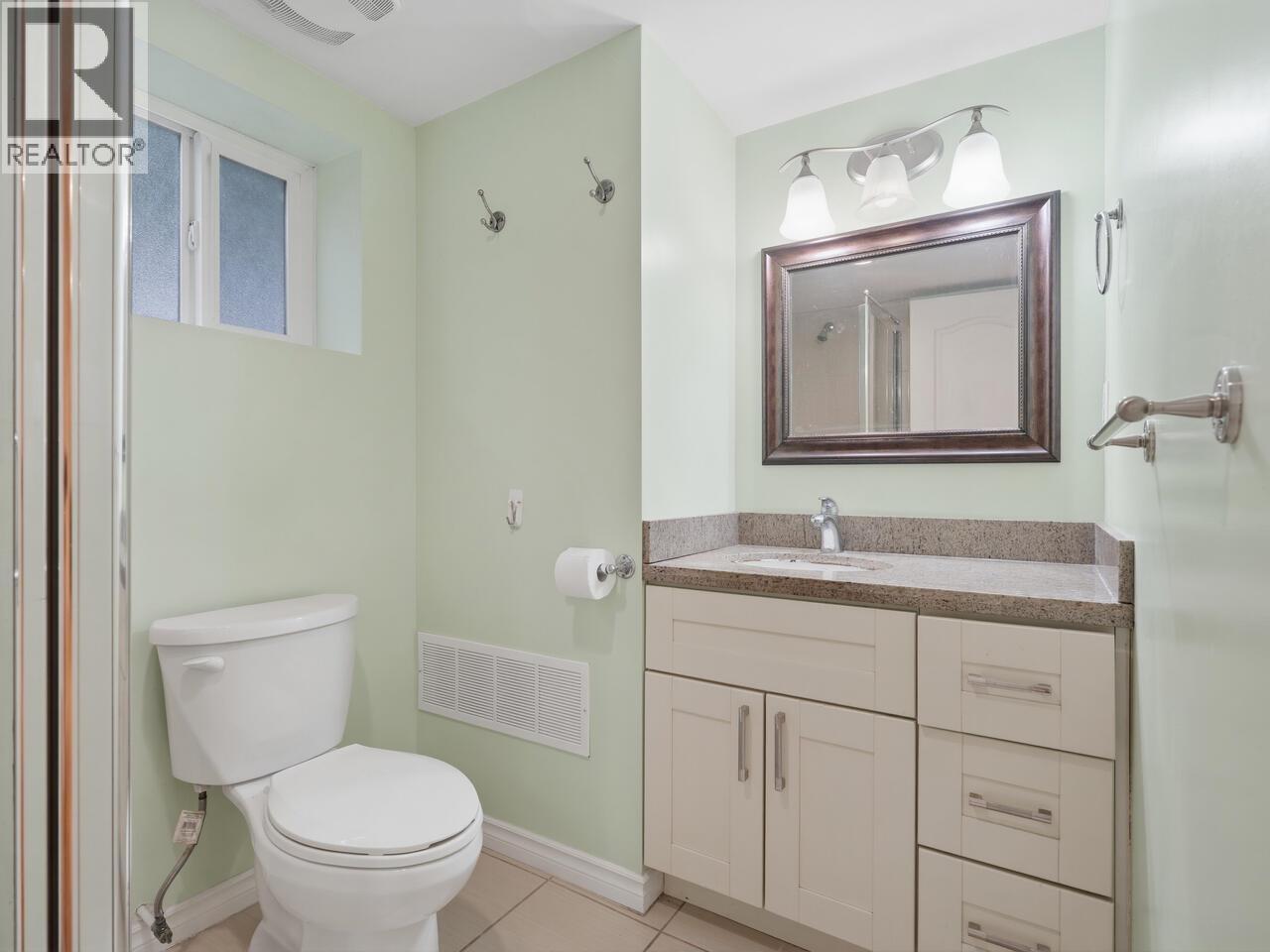 3183 Beacon Drive, Coquitlam, BC - Indoor Photo Showing Bathroom