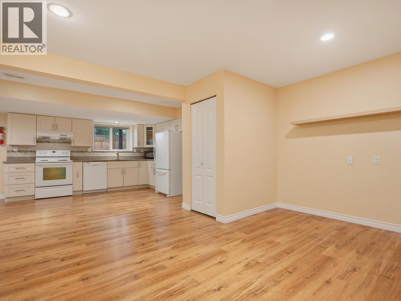 3183 Beacon Drive, Coquitlam, BC - Indoor Photo Showing Kitchen