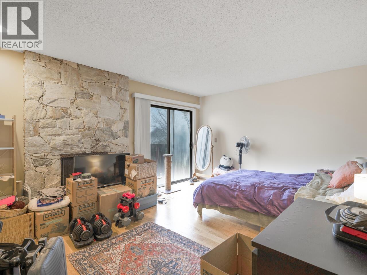 3183 Beacon Drive, Coquitlam, BC - Indoor Photo Showing Bedroom