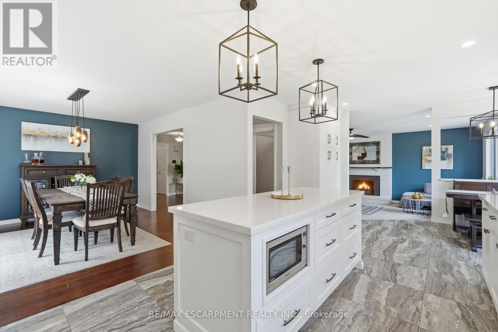 108 Highway 52, Hamilton, ON - Indoor Photo Showing Dining Room
